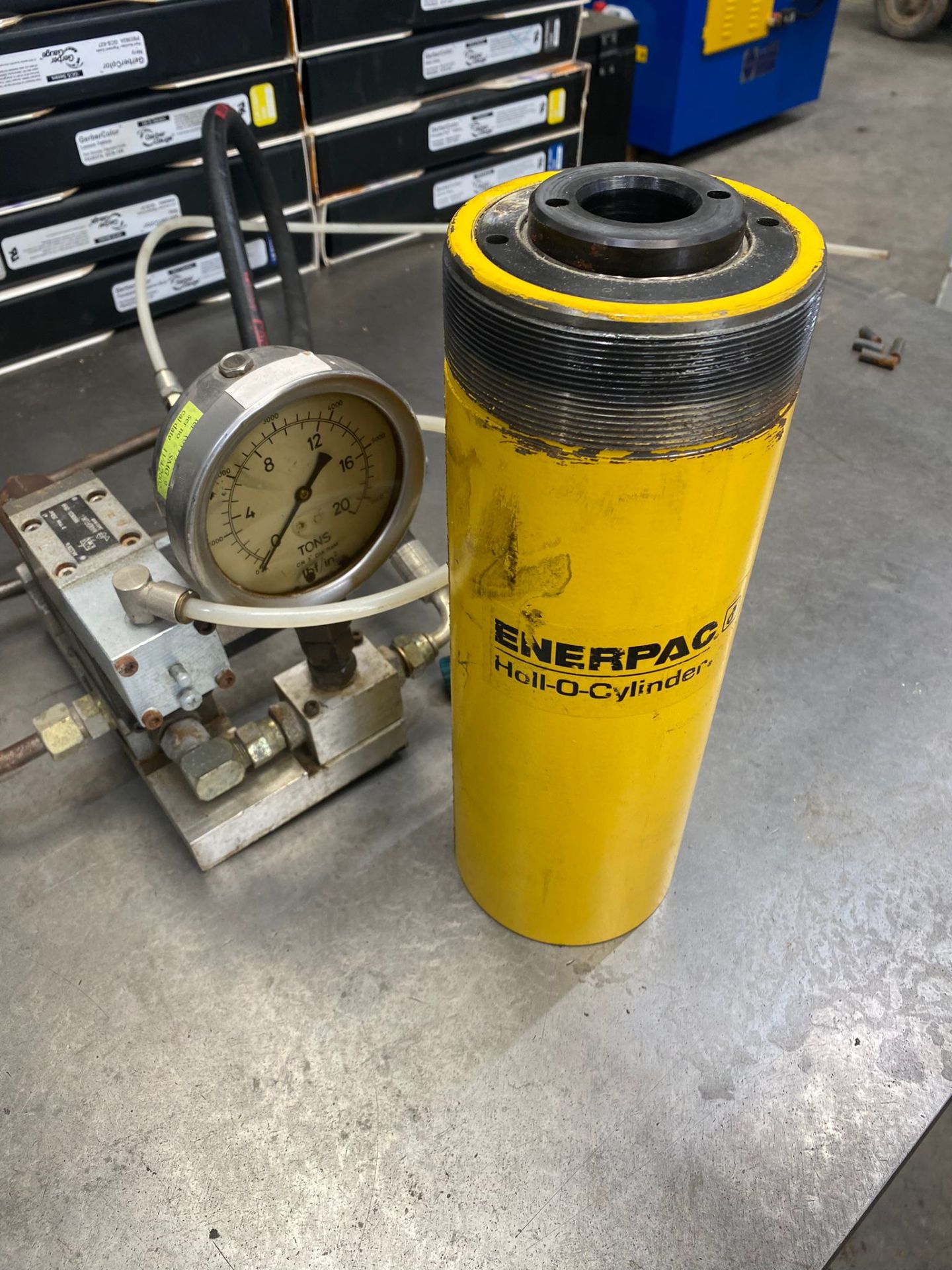 Three Enerpac RCH306 Hydraulic Cylinders, with controller, 30 tonne cap, loading free of charge - - Image 4 of 6