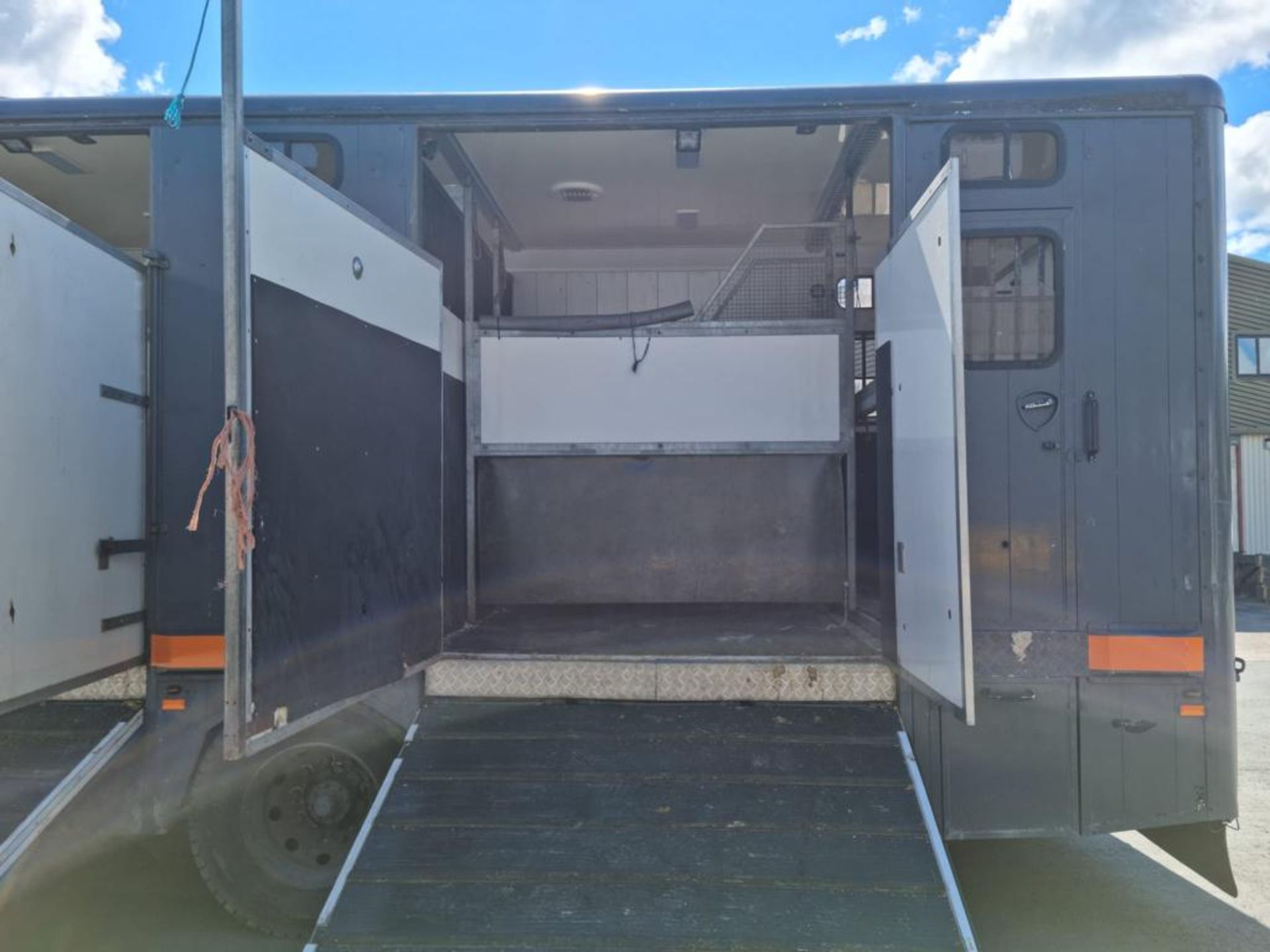 Scania 93M 210 SIX PEN 4X2 DIESEL HORSEBOX, registration no. G169 WOU, date first registered 07/ - Image 14 of 42