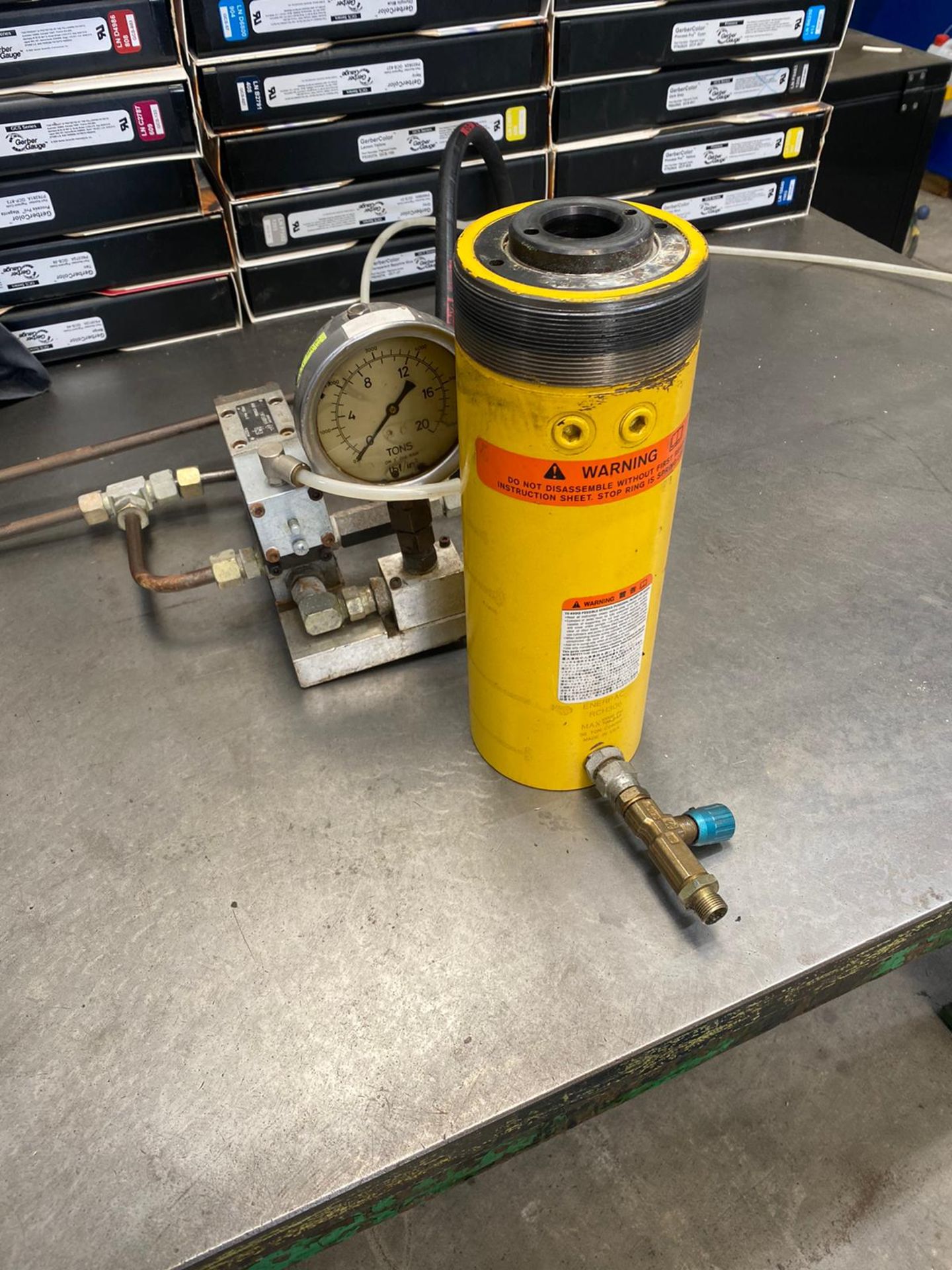 Three Enerpac RCH306 Hydraulic Cylinders, with controller, 30 tonne cap, loading free of charge -