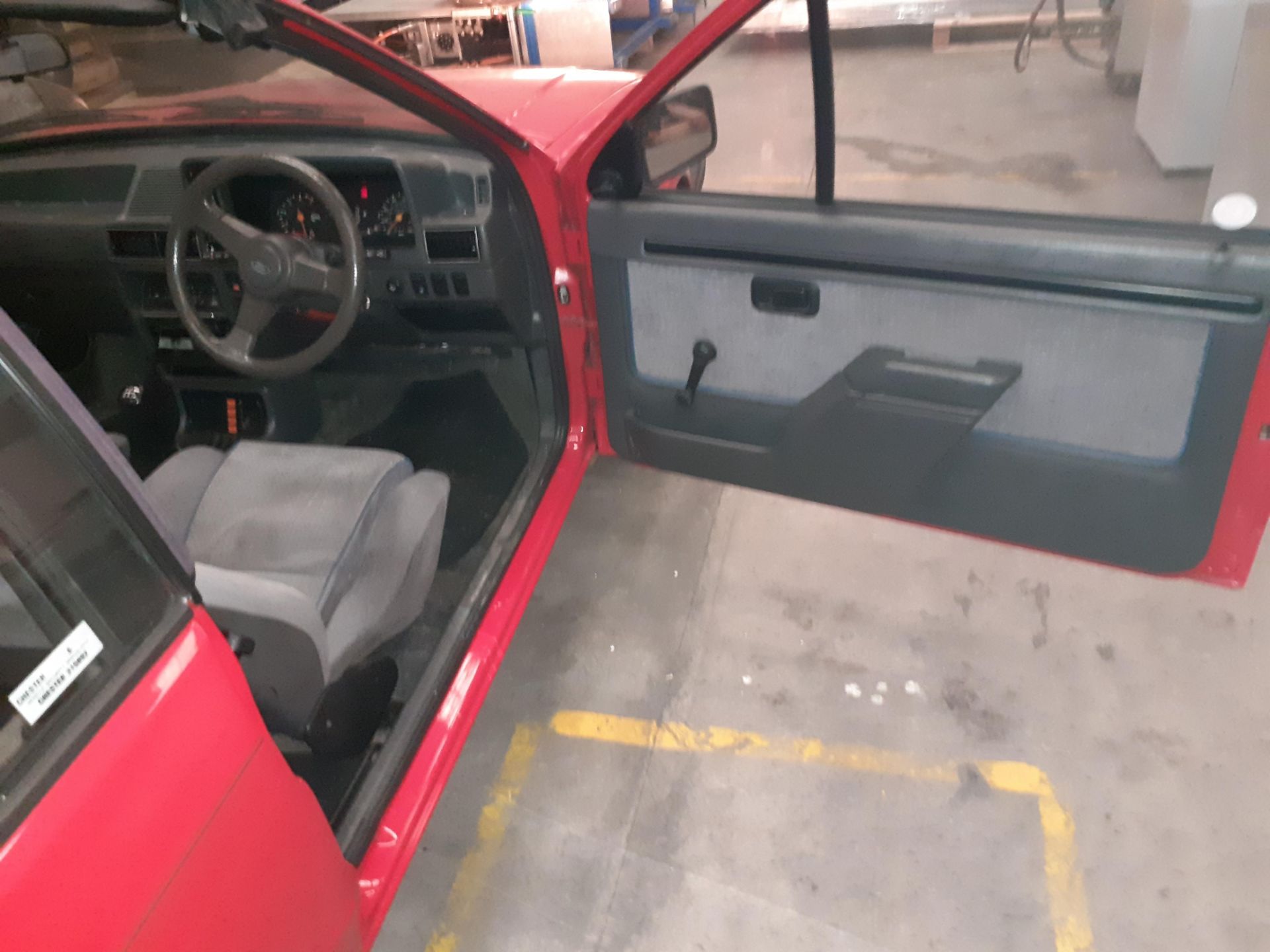 Ford Escort 1.6i Cabriolet, (1986), vendors comments - runs drives good condition, some spare - Image 8 of 26