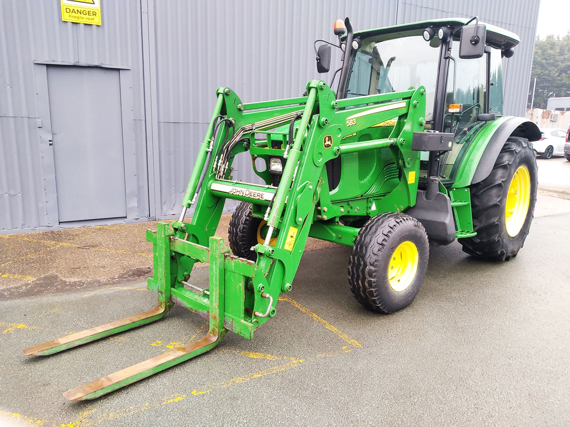 John Deere 5080 M AGRICULTURAL TRACTOR, registration no. AE61 FAF, identification no. - Image 2 of 11