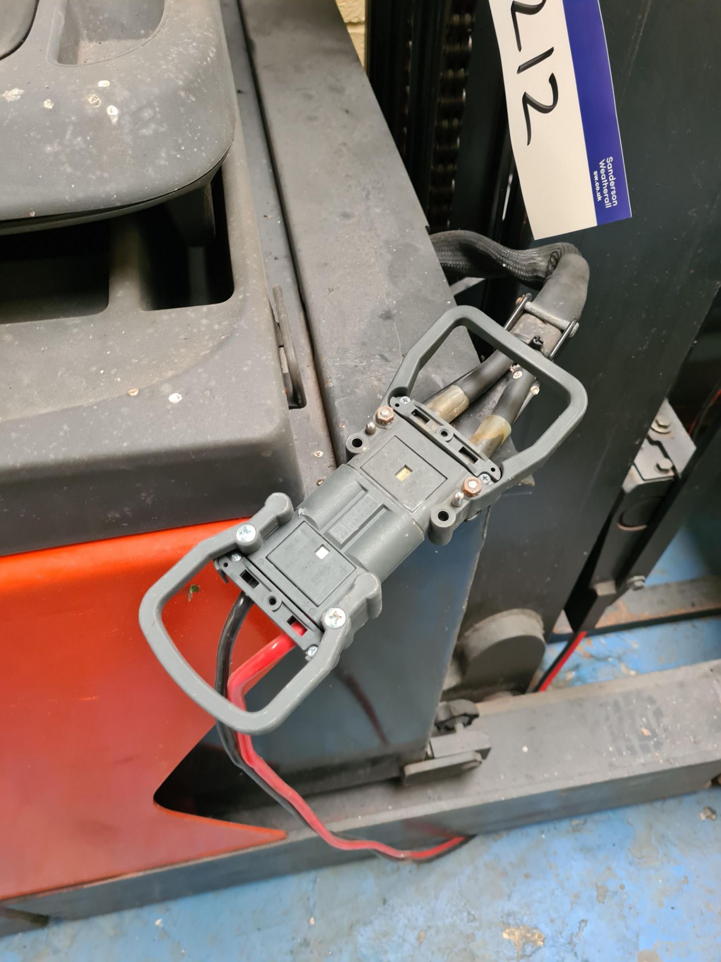 Linde R16N-1 Duplex Mast Ride on Electric Reach Truck, Yom 2013, S/N H21120D00851 c/w Charger - Image 5 of 6