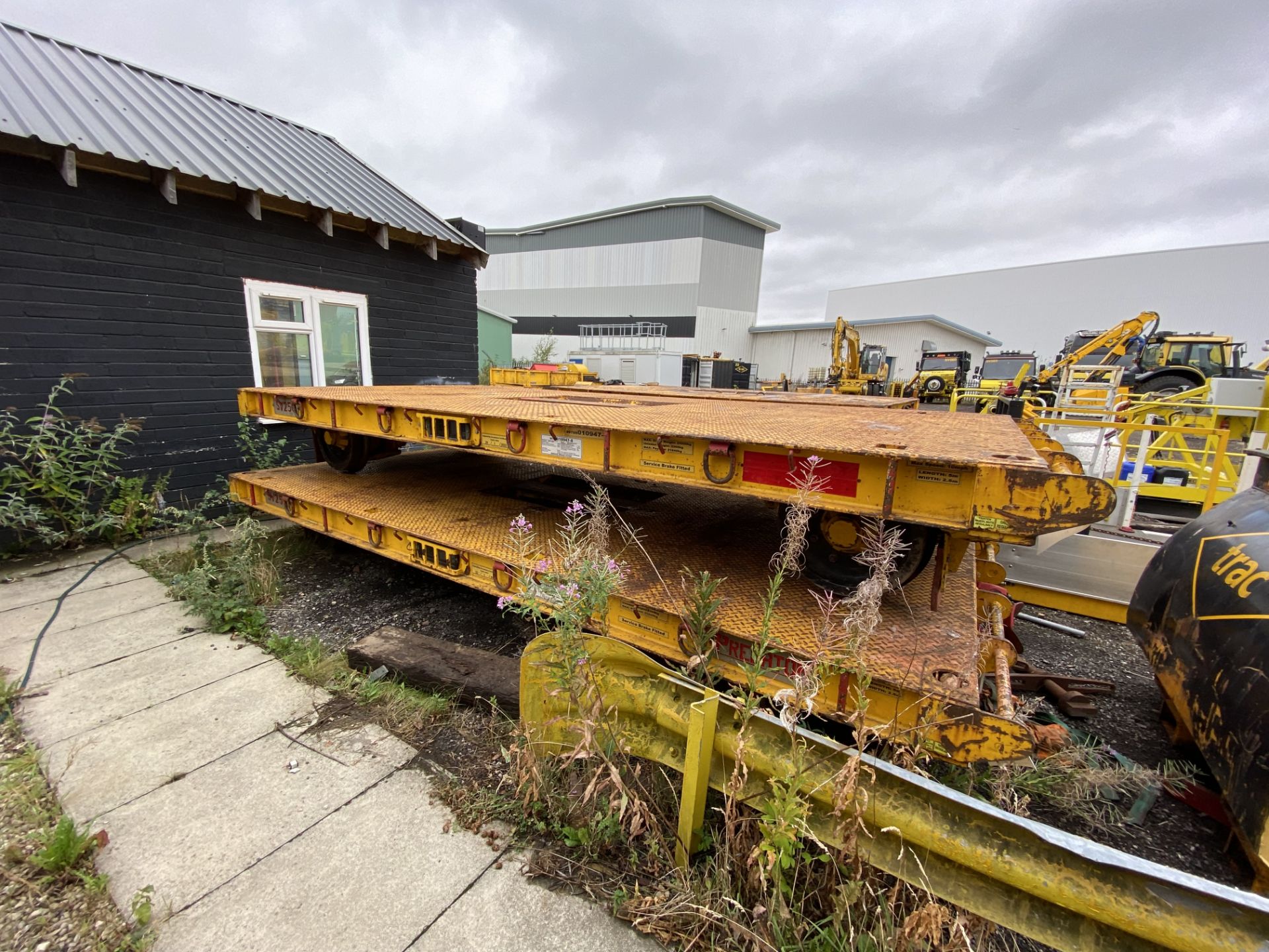 Predator Rail Trailer (SV250), EAC expiry 29/01/2023, approx. 5m long, 25,000kg MGW, with ballast - Image 2 of 15