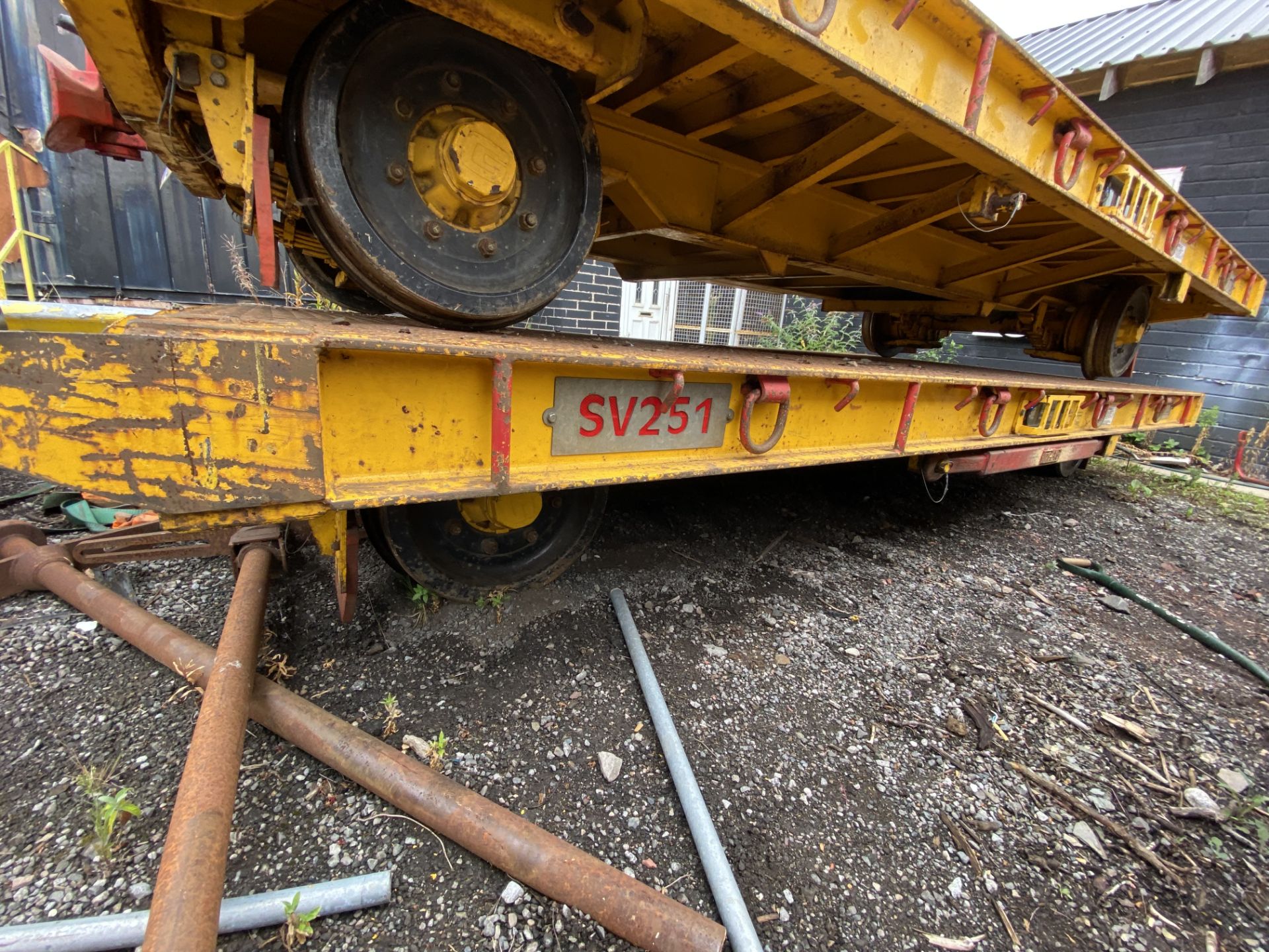 Predator Rail Trailer (SV251), EAC expiry 22/01/2023, approx. 5m long, 25,000kg MGW, with ballast - Image 7 of 13