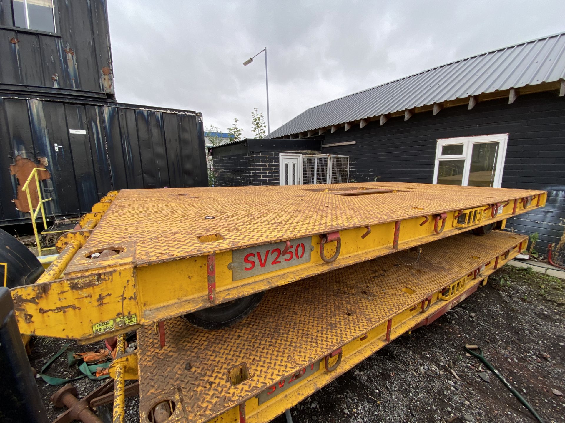 Predator Rail Trailer (SV250), EAC expiry 29/01/2023, approx. 5m long, 25,000kg MGW, with ballast - Image 9 of 15