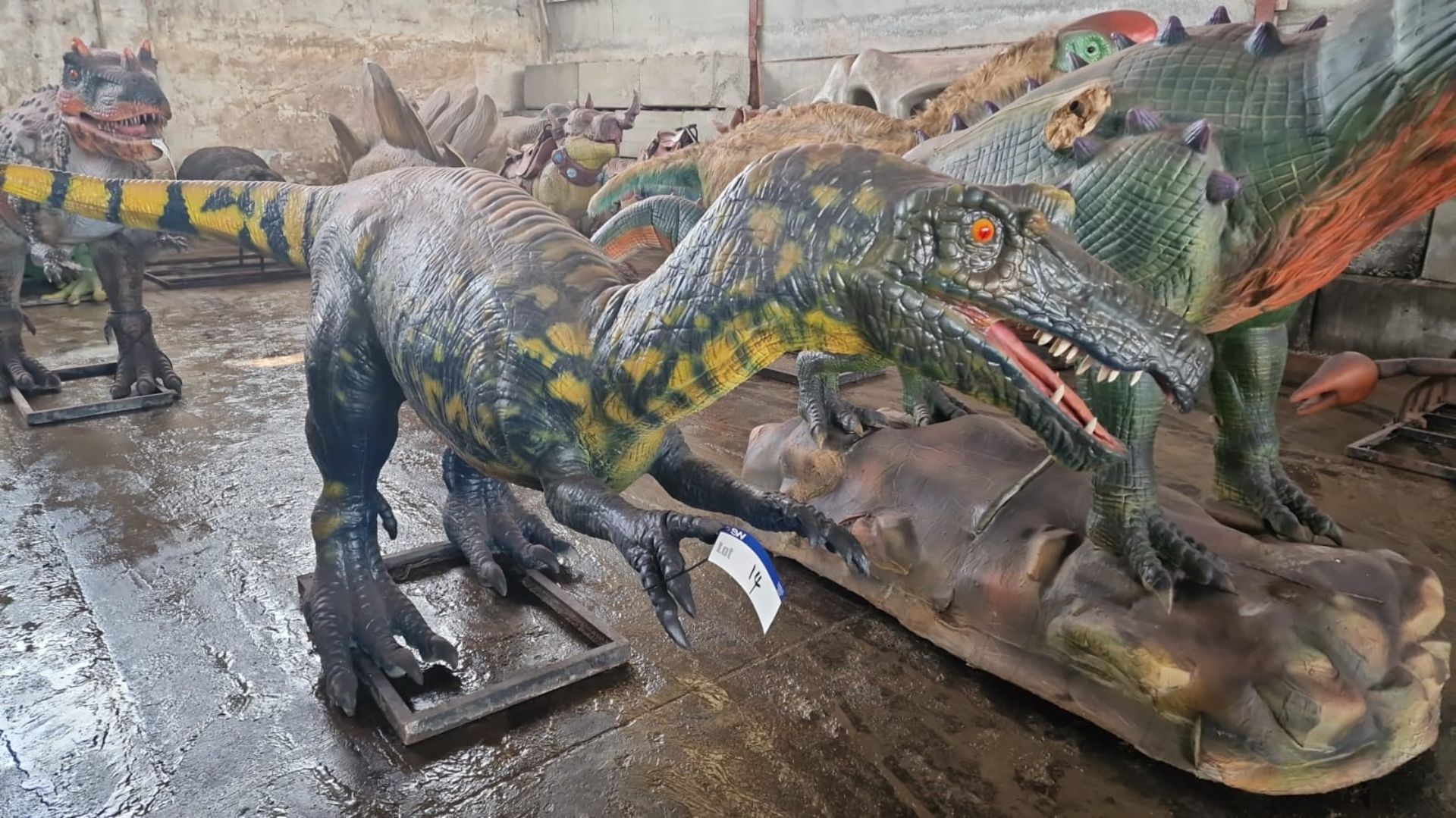 Baryonyx 2.5m long, 1.4m high, constructed from quality steel structure, high-density sponge and