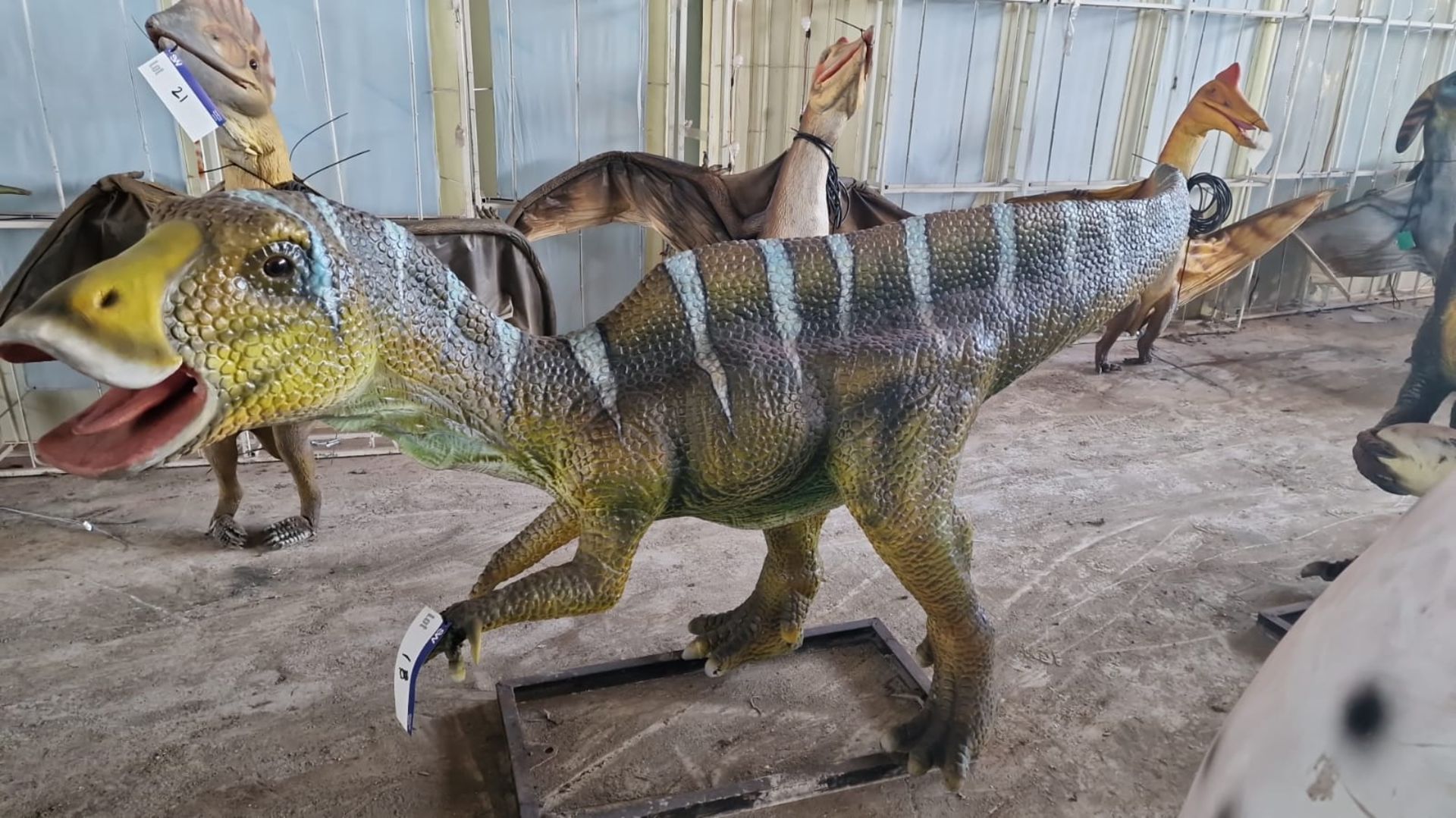 Hadrosaurs 3m long, constructed from quality steel structure, high-density sponge and three-layer