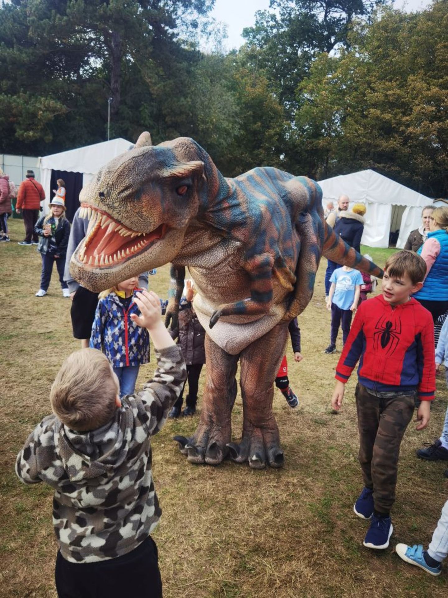 Dinosaur costume made from quality steel structure and high density sponge. Fully wearable robotic - Image 2 of 2