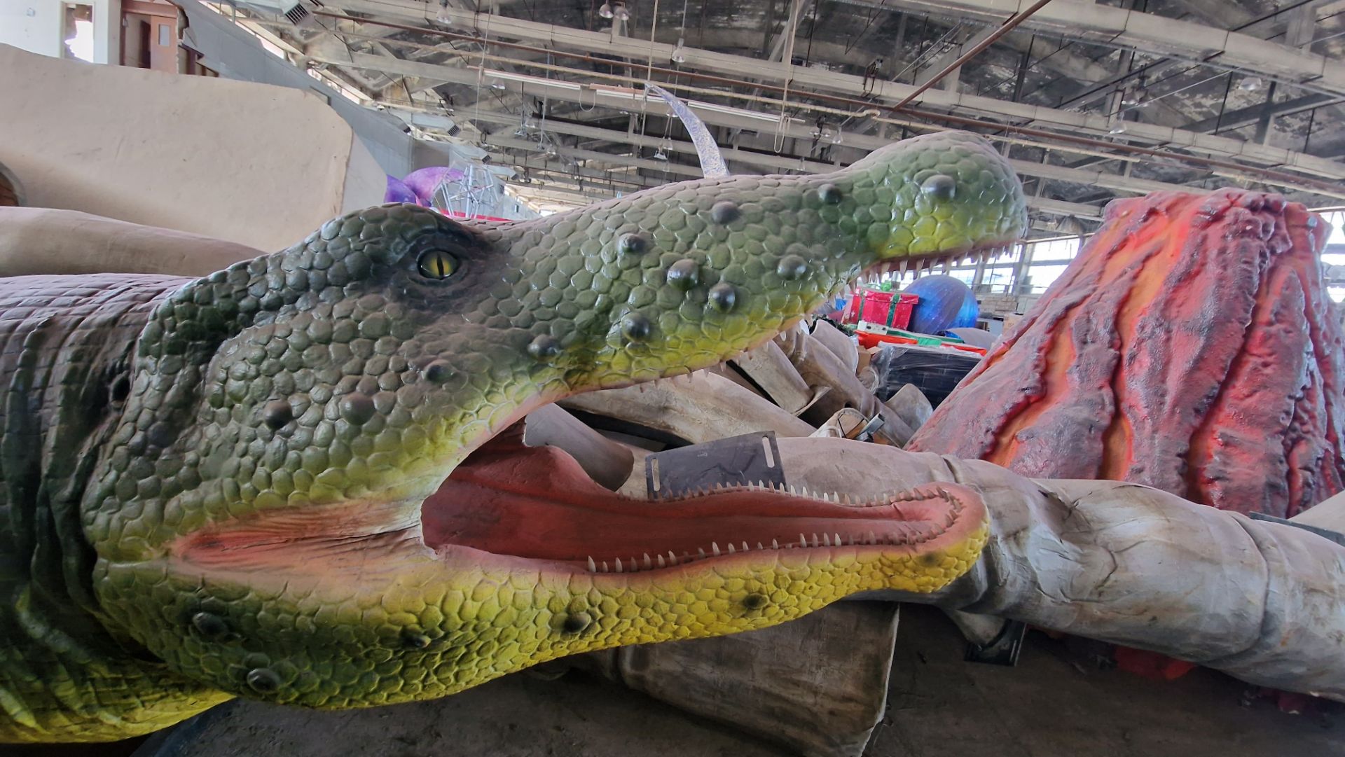 Animatronic Crocodile 9m long, 2m high, constructed from quality steel structure, high-density - Image 3 of 3