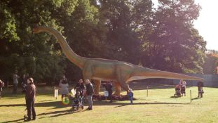 Animatronic Brachiosaurus 16m long, 8+ m high, constructed from quality steel structure, high-