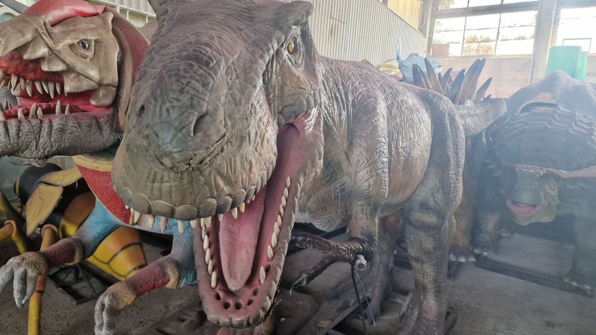 Animatronic Tyrannosaurus 5m long, 1.5 m high, constructed from quality steel structure, high- - Image 5 of 6