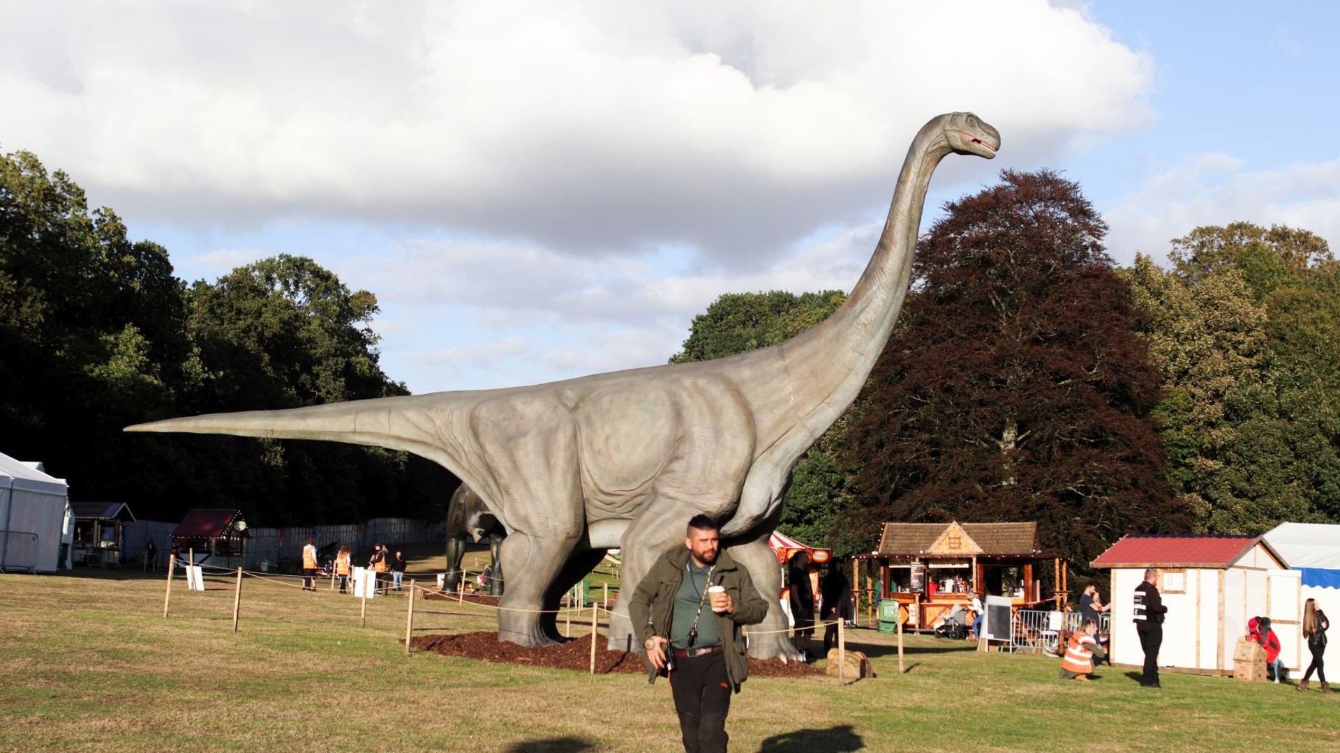 Animatronic Ruyangnosaurus 16m long, 8+ m high, constructed from quality steel structure, high- - Image 3 of 3
