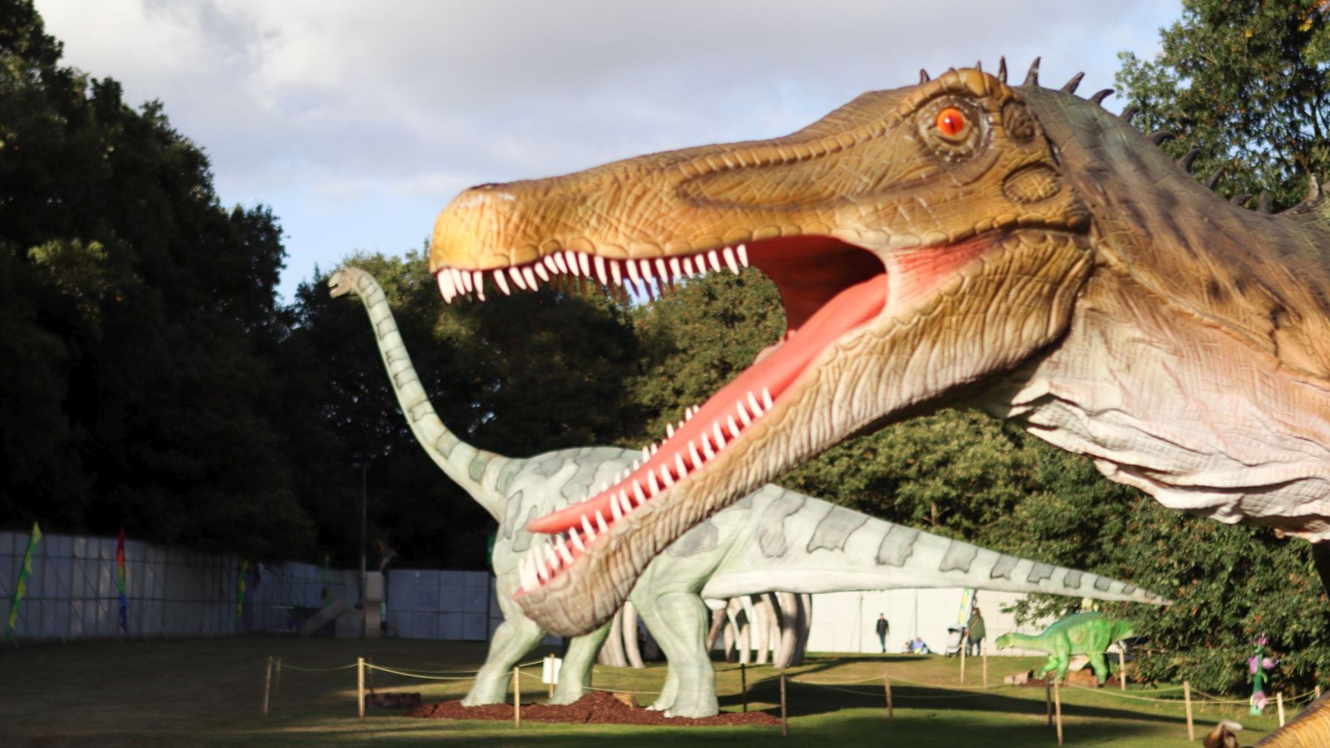 Animatronic Spinosaurus 12m long, 6 m high, constructed from quality steel structure, high-density - Image 3 of 6