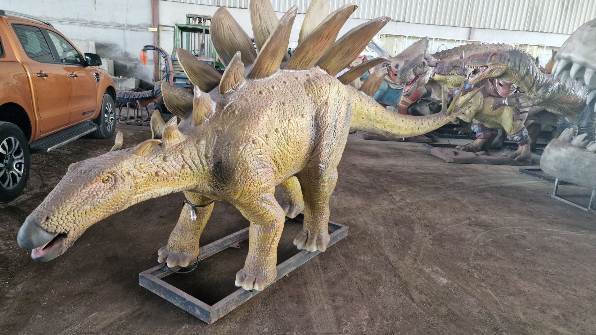 Animatronic Stegosaurus 5m long, 1.5 m high, constructed from quality steel structure, high- - Image 2 of 5