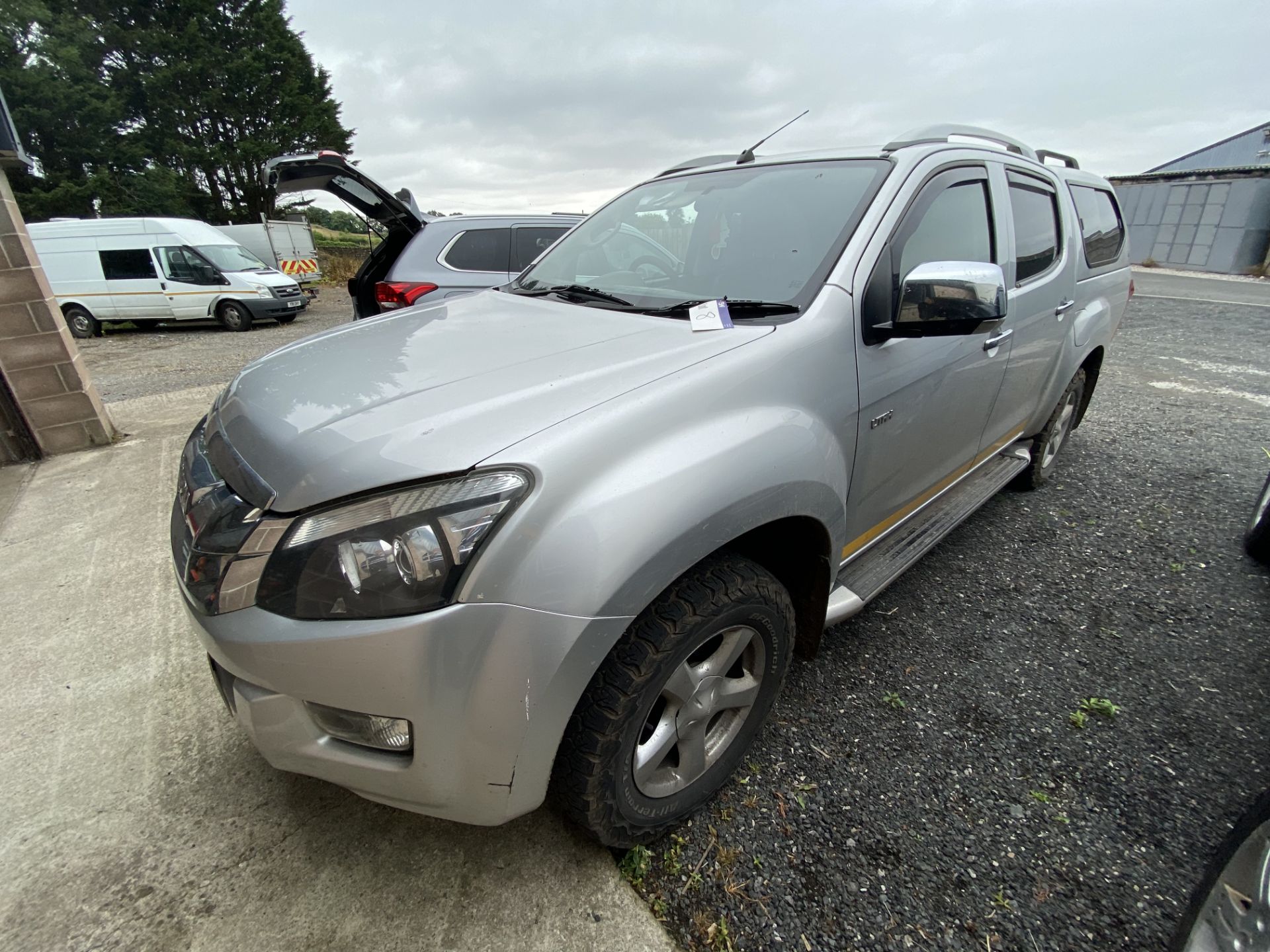 Isuzu UTAH CREW CAB PICK UP, registration no. N23 RST, indicated mileage 137,097 (at time of - Image 5 of 13