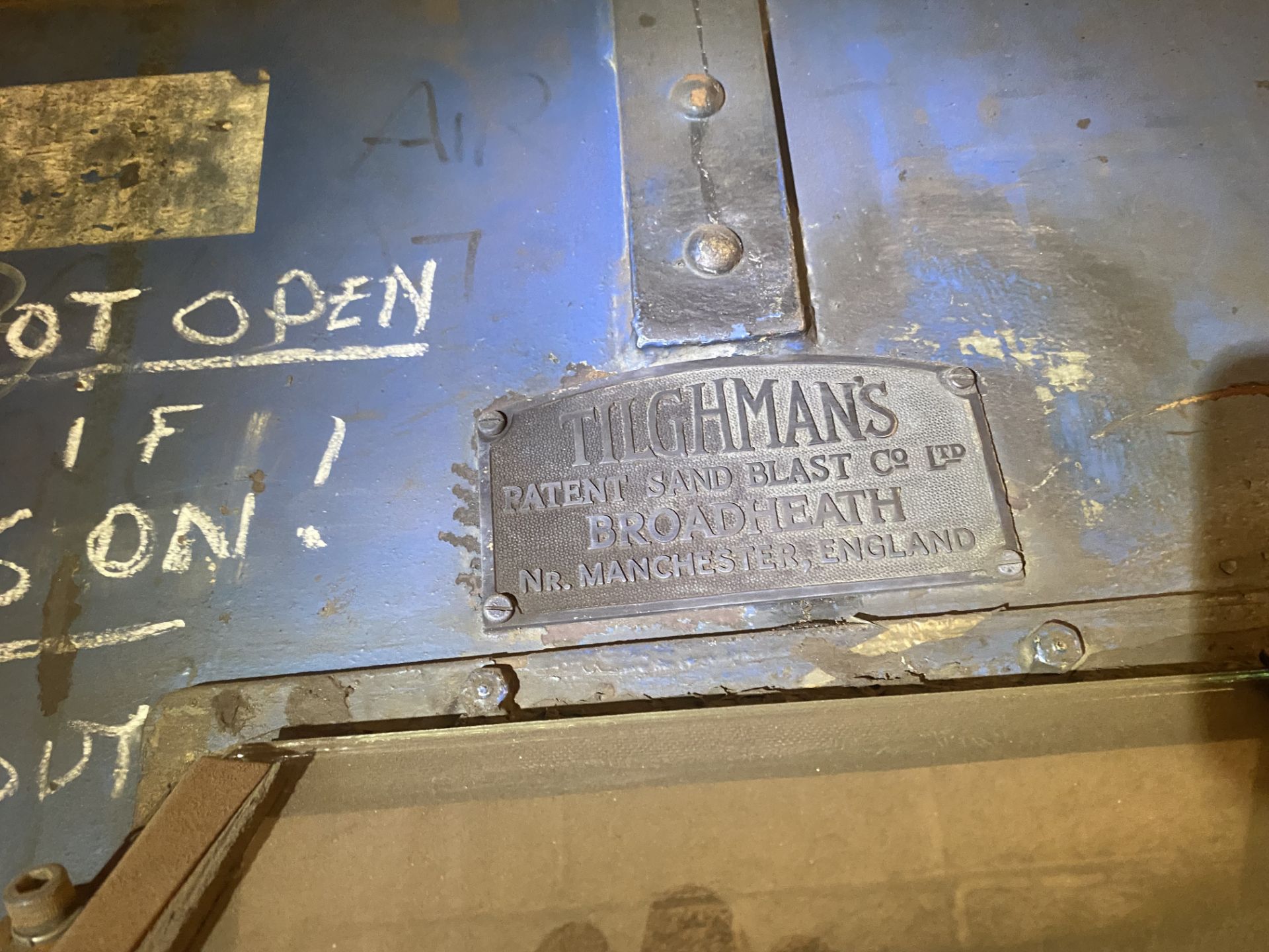 Tilghmans Shot Blast Cabinet, with discharge hopper vendors comments Internal dims are 850mm x 850mm - Image 4 of 5