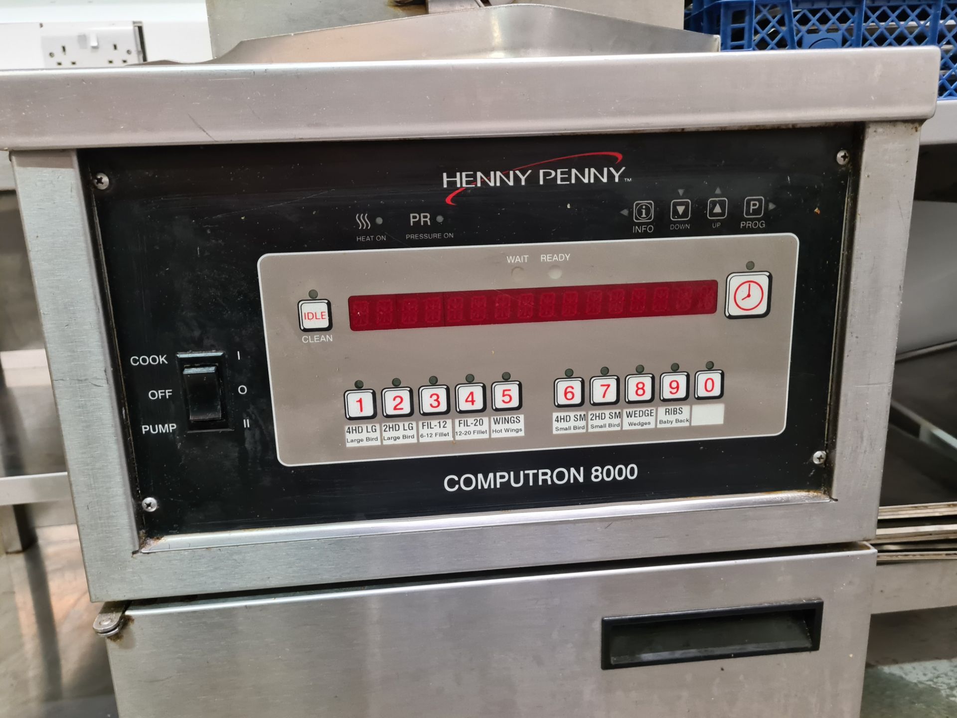 HENNY PENNY Computron 8000 Stainless Steel Pressure Cooking Fryer (240v) - Image 3 of 4
