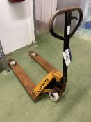Lift-rite Hand Hydraulic Pallet Truck, approx. 1m x 700mm wide on forks (appears to work)Please read