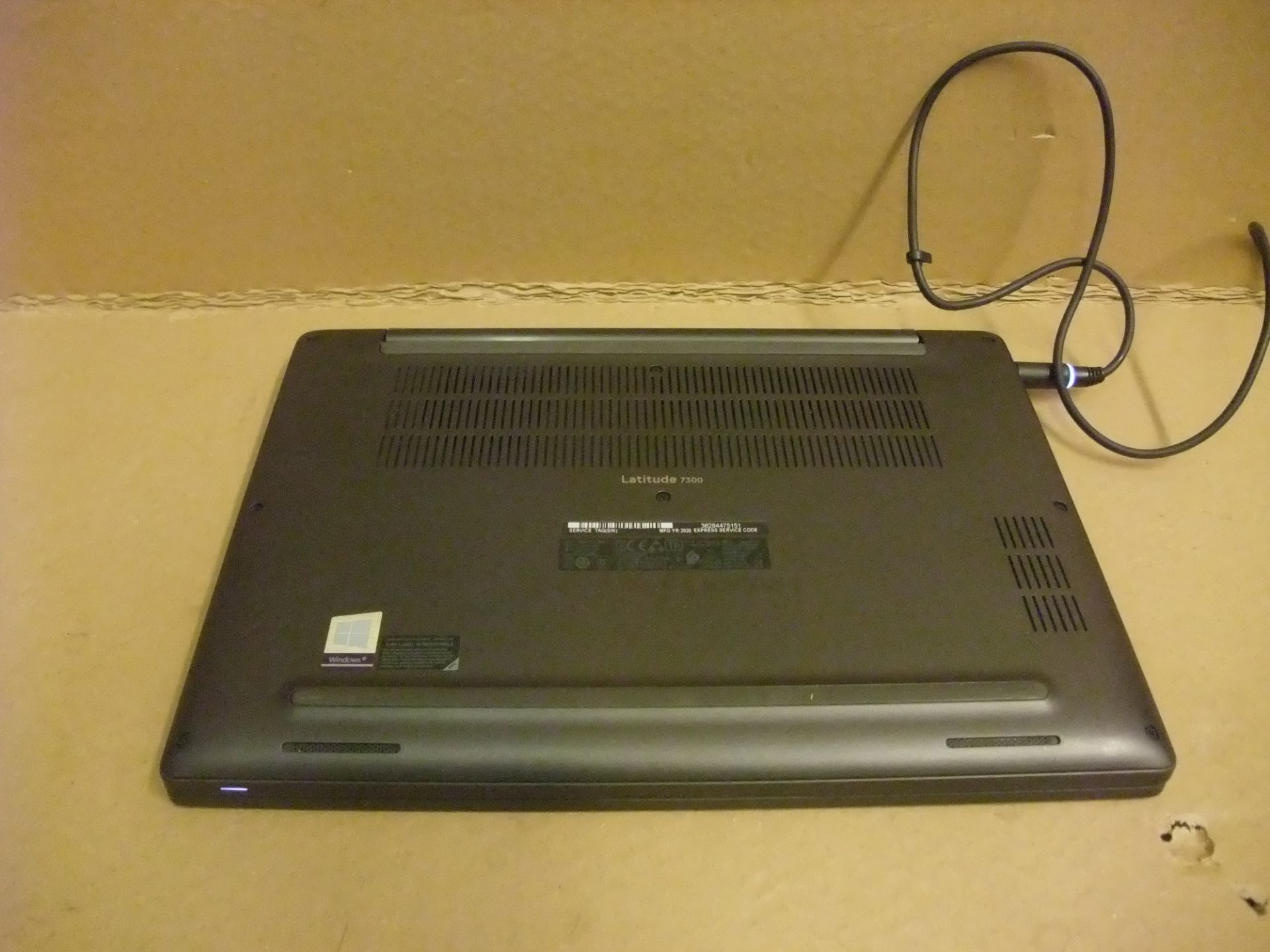 Dell Latitude 7300 Laptop - i7-8665U, 16Gb RAM, 256Gb M2 drive, Windows 10 Pro (PSU & power lead - Image 3 of 5