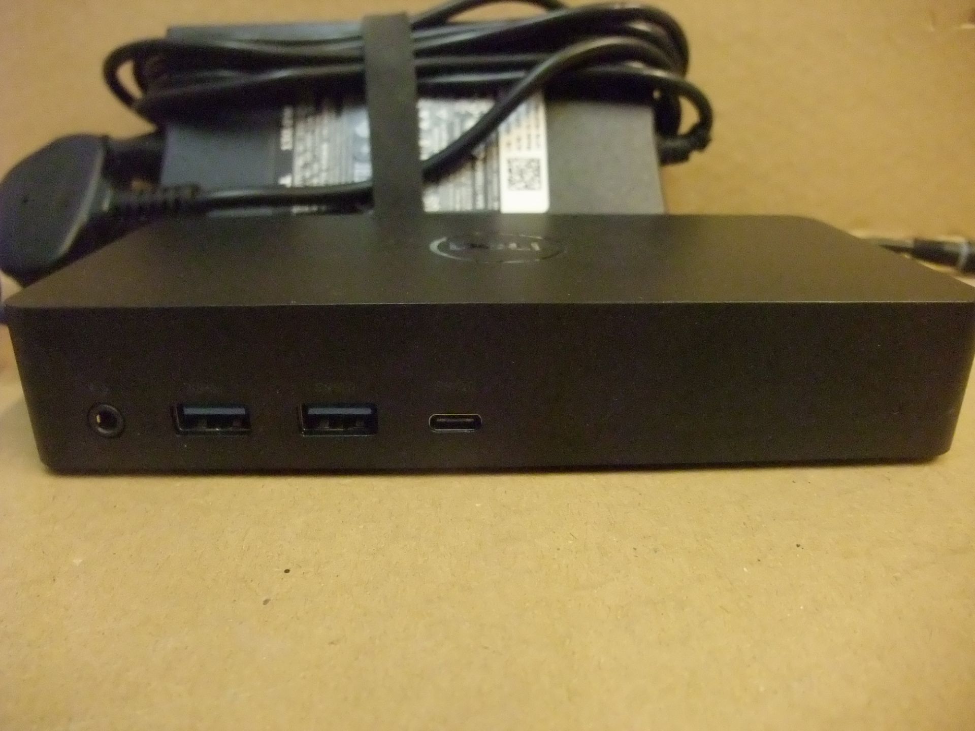 Dell D6000 Universal Docking Station - USB Type C, Ethernet, HDMI, 3.5mm Audio, USB 3.0Please read - Image 2 of 3