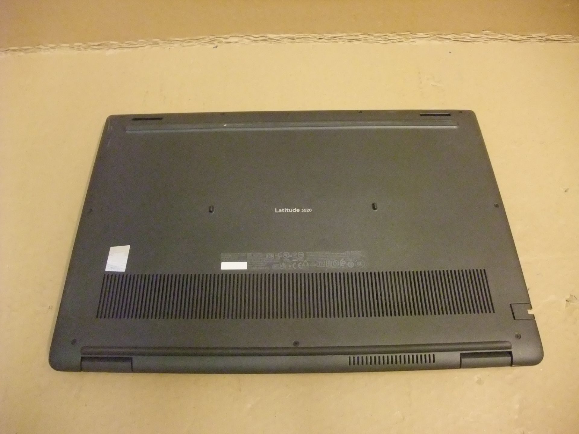 Dell Latitude 3520 Laptop - i7-1165G7, 8Gb RAM, 256Gb M2 drive, Windows 10 Pro (PSU & power lead - Image 3 of 5