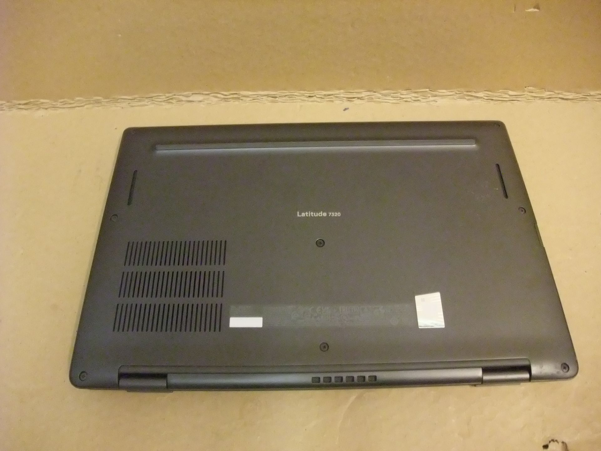 Dell Latitude 7320 Laptop - i7-1185G7, 16Gb RAM, 256Gb M2 drive, Windows 10 Pro (PSU & power lead - Image 3 of 5