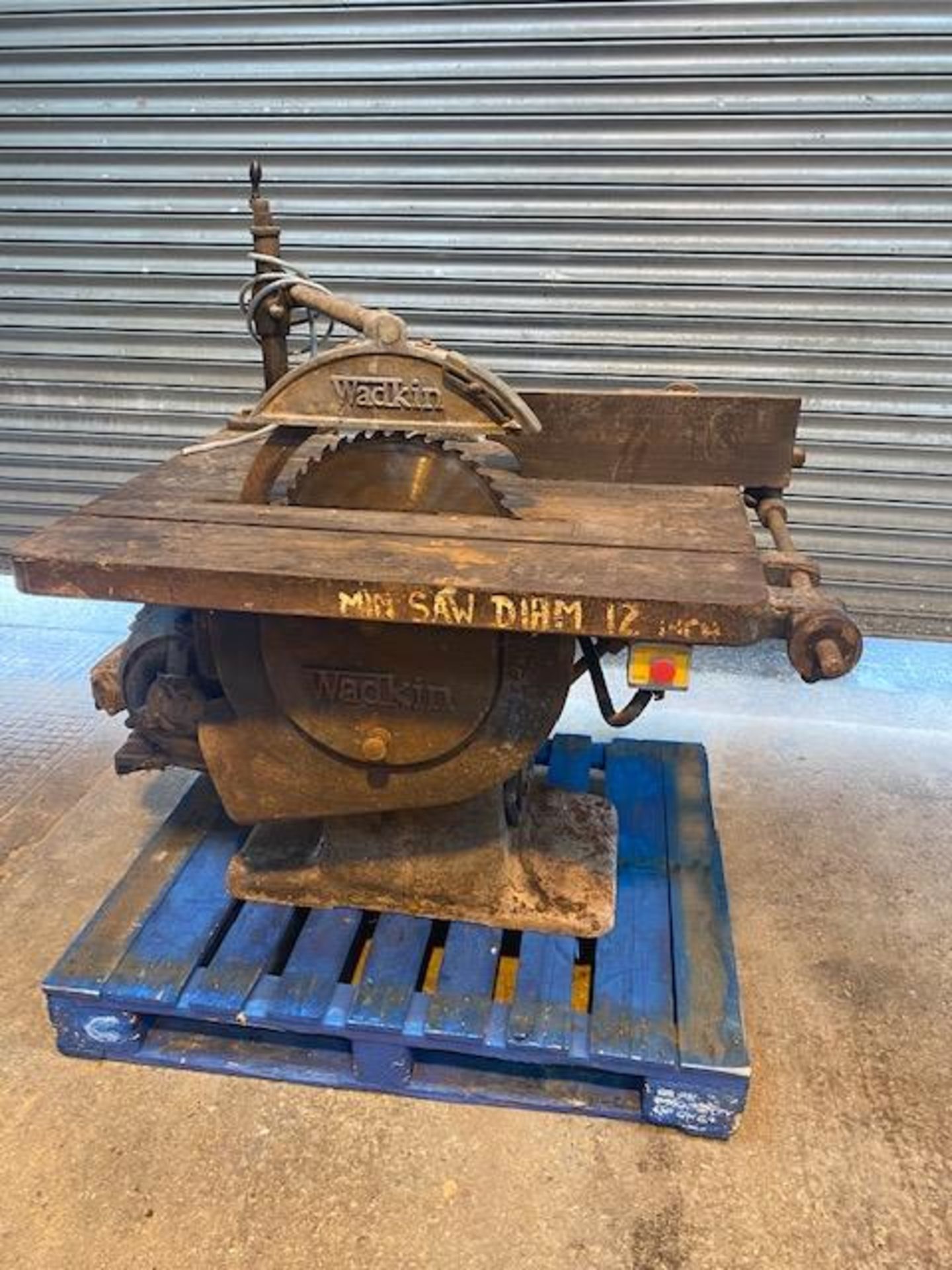 Wadkin SO 18in. Rip Saw, serial no. 225, with rise and fall to the bed, 16in. blade fitted, with a