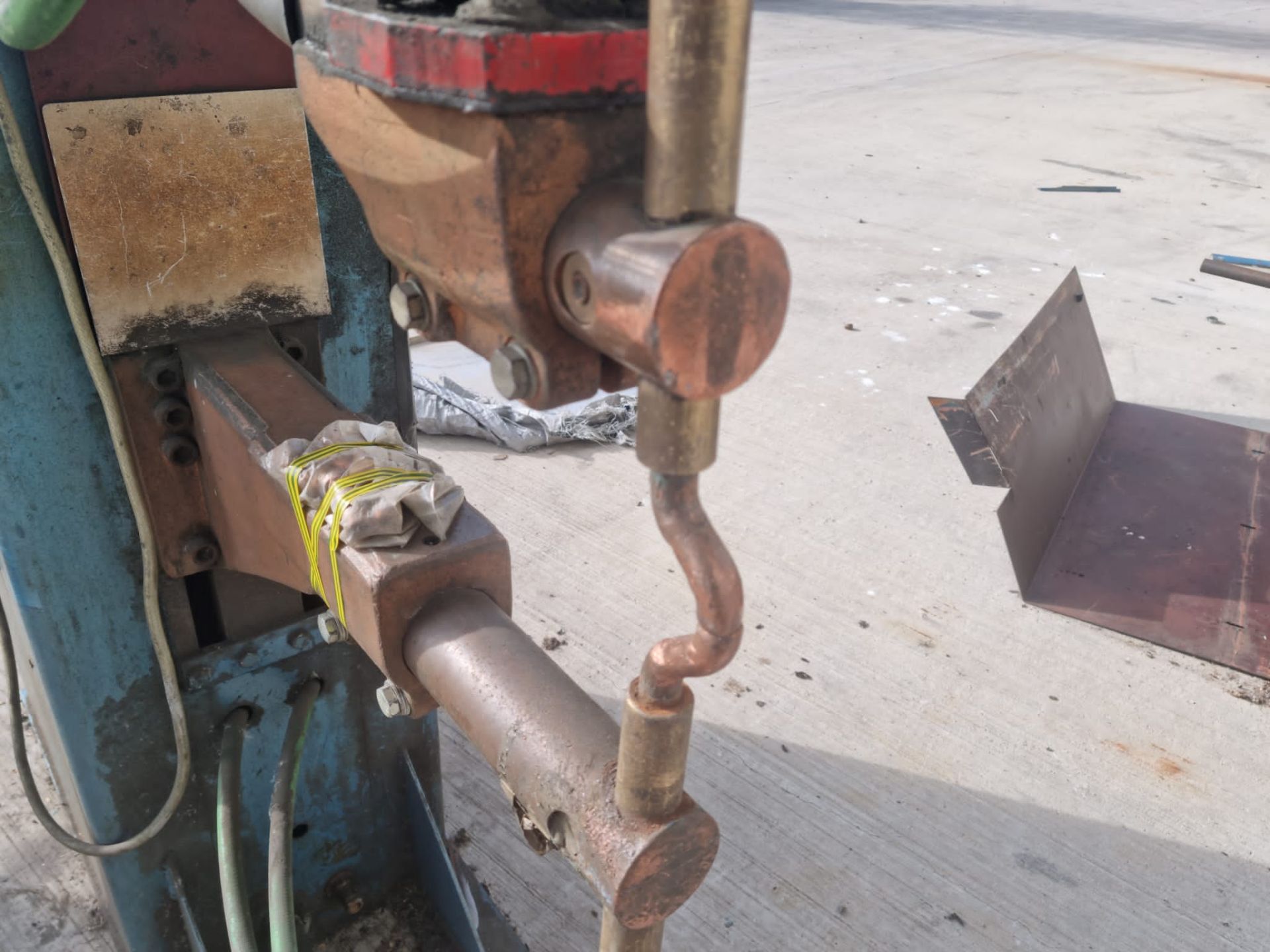 British Federal Spot Welder, with water tank, three phase, with foot pedal (vendors comments - - Image 4 of 7