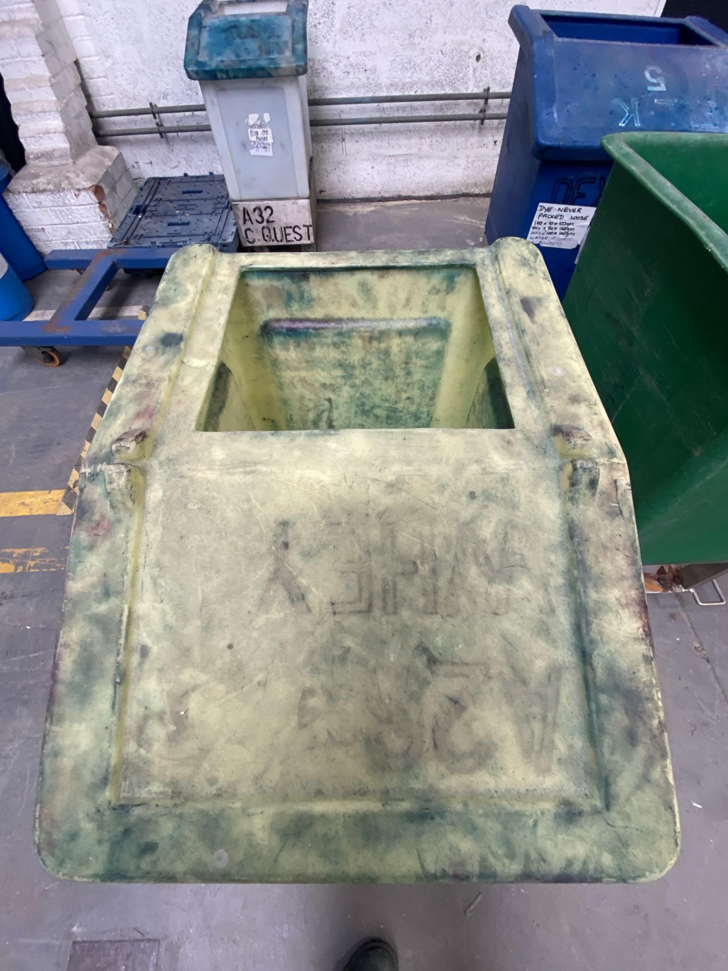 Mixing Tub/ Tote, with lid and integrated Trolley, - Image 2 of 7