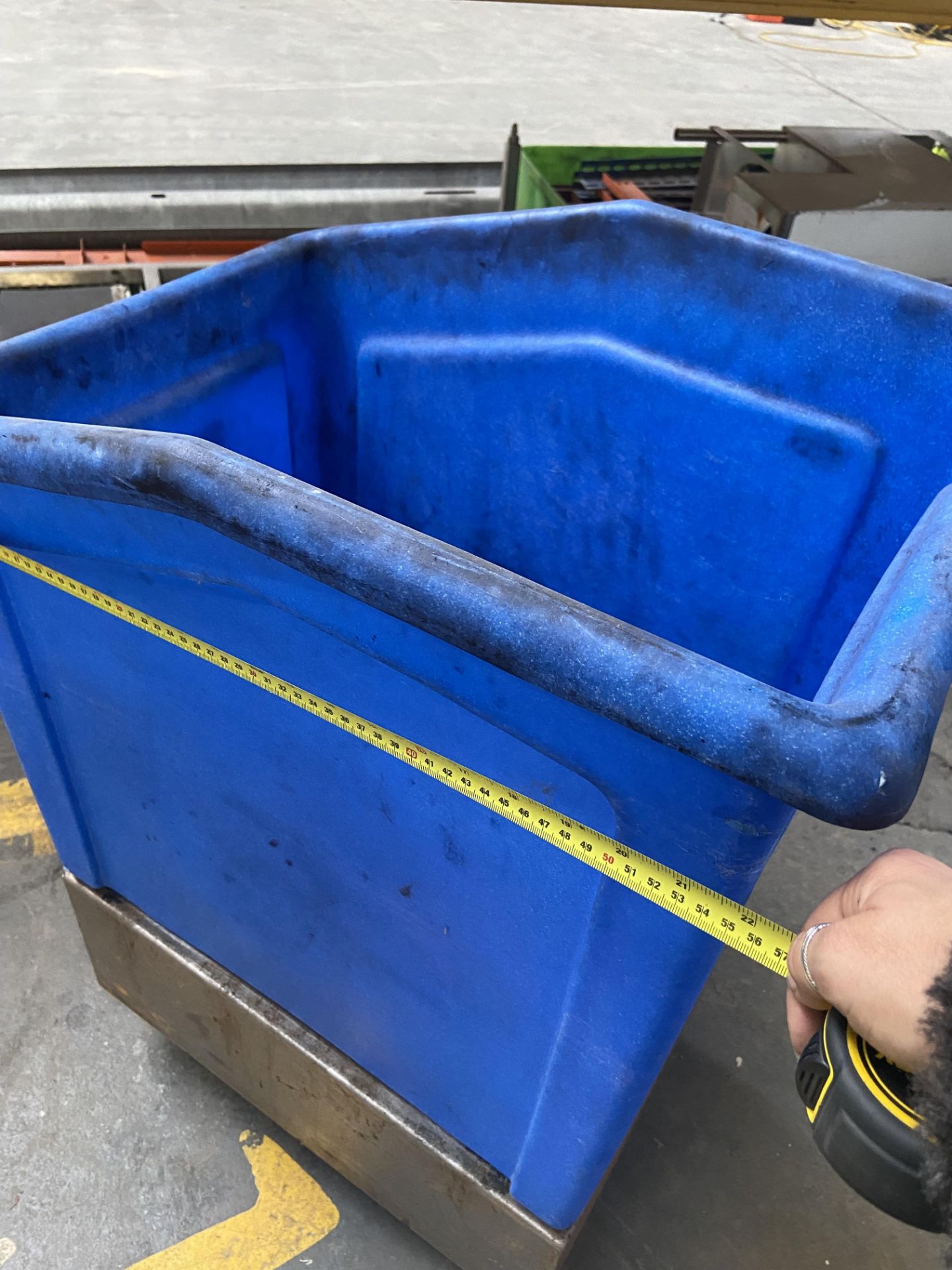 Blue Mixing Tub/ Tote, with integrated trolley, 59 - Image 4 of 7