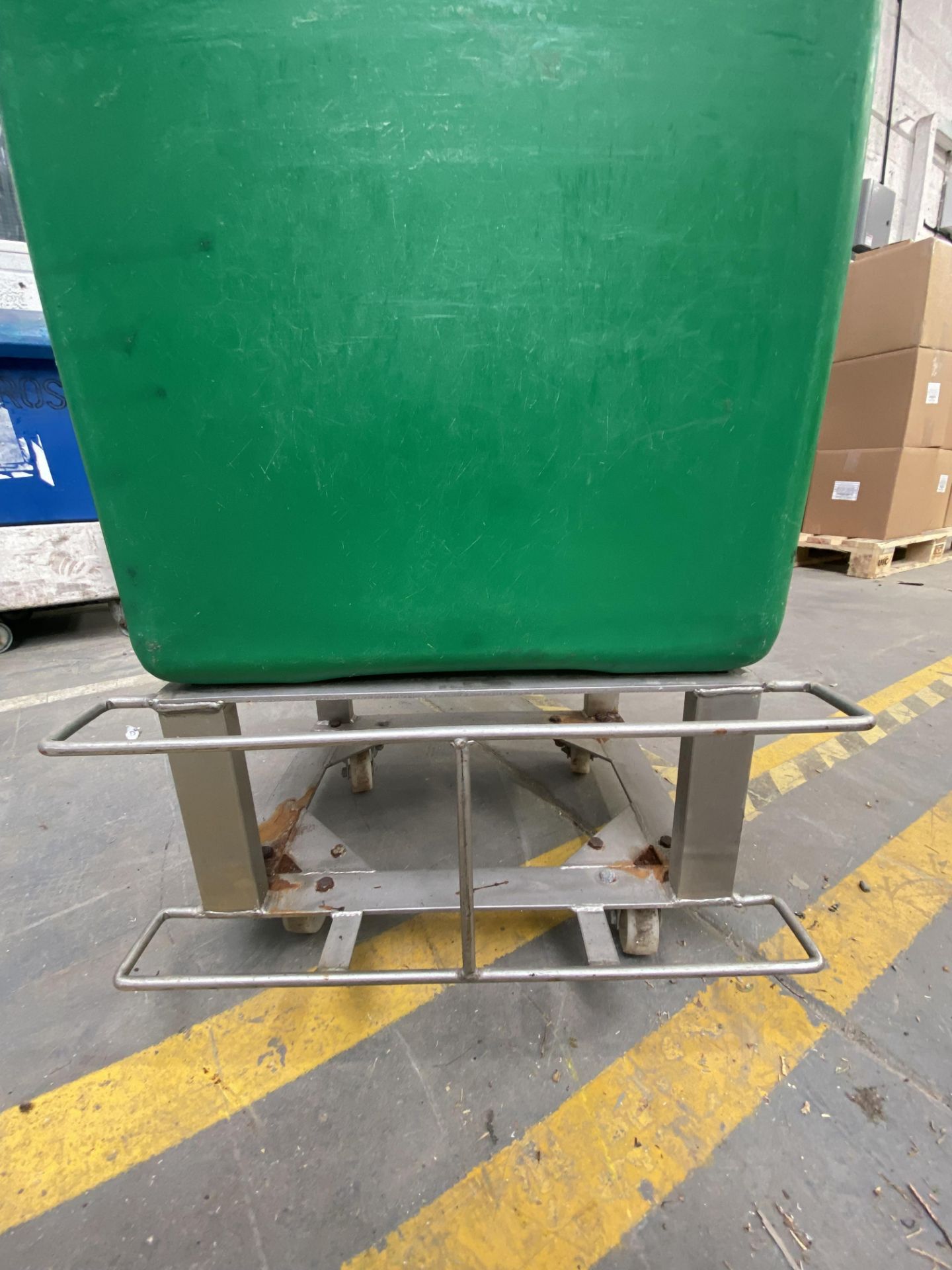 Green Mixing Tub/ Tote, with integrated trolley, a - Image 2 of 8