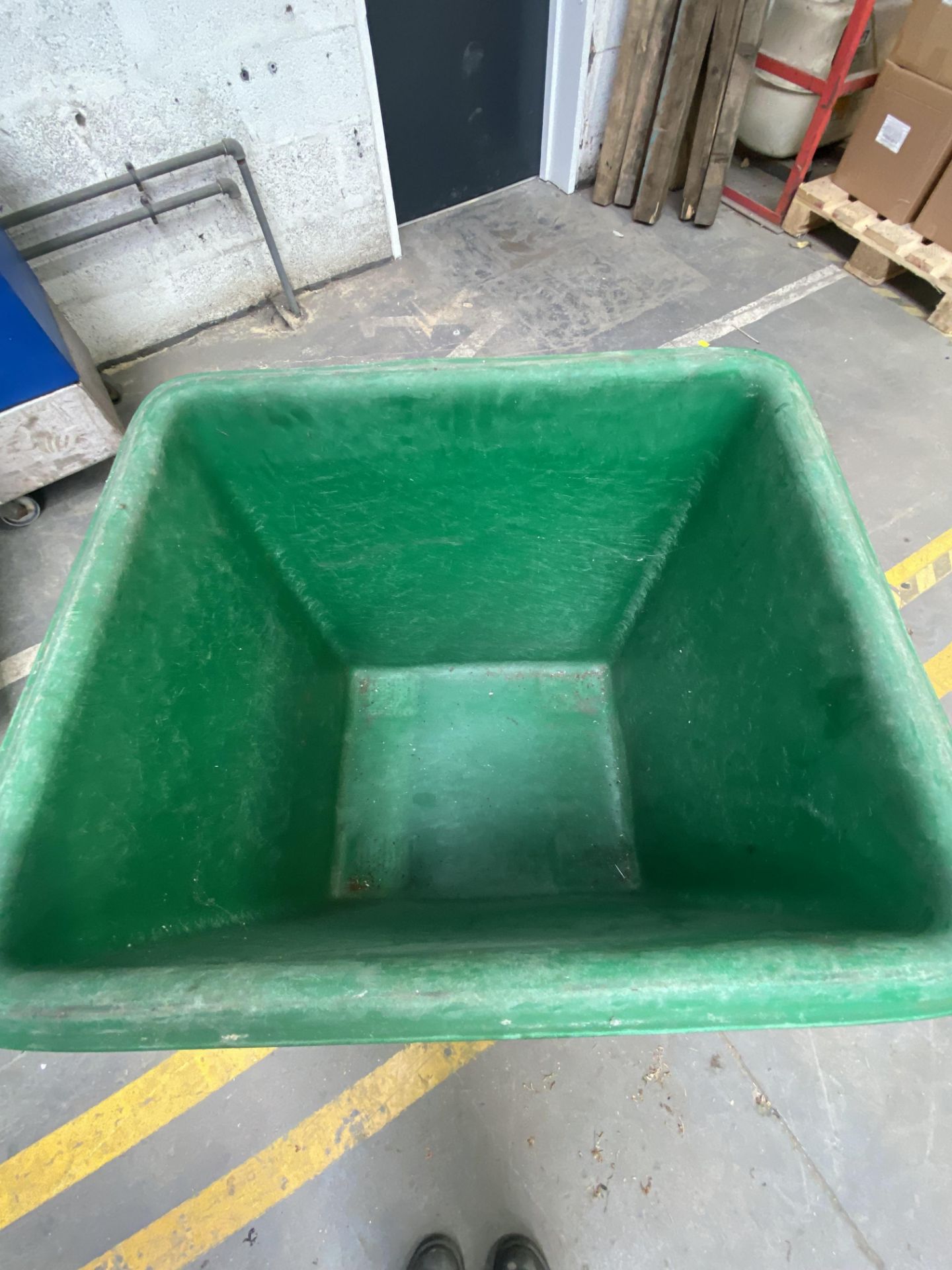 Green Mixing Tub/ Tote, with integrated trolley, a - Image 4 of 8