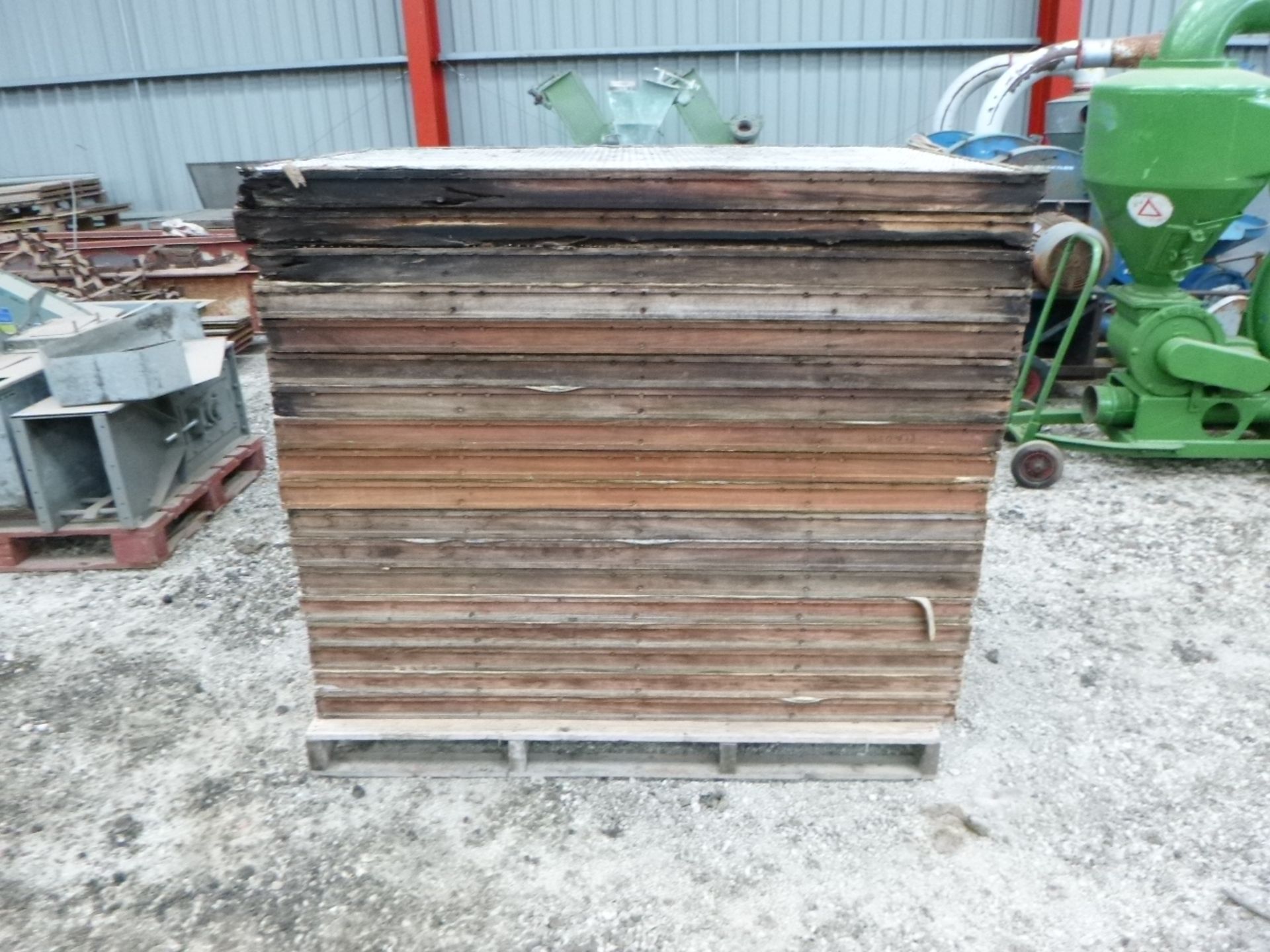 18 Spare Screens, approx. 1540mm x 990mm