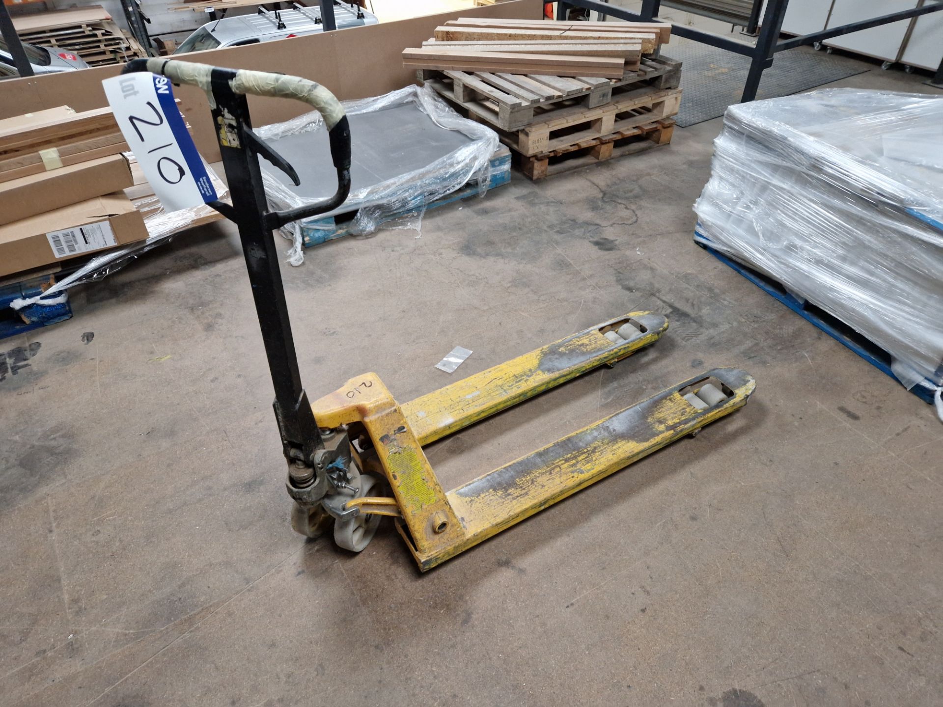 2000kg Pallet Truck (Reserve removal until Friday 16th December 2022)Please read the following