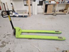 Qlifter 2500kg Long Reach Pallet Truck, approx. 1.9m longPlease read the following important notes:-