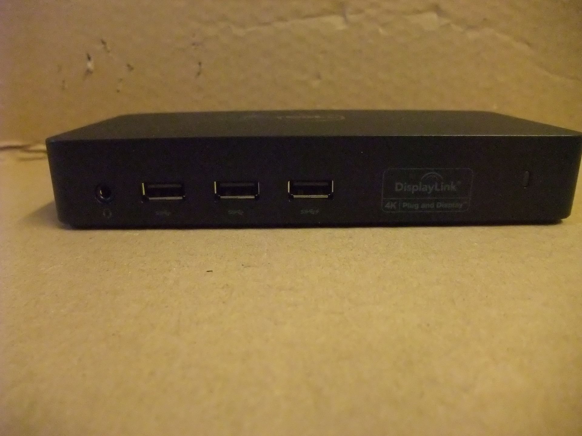 Dell D3100 Universal Docking Station - USB Type C, Ethernet, HDMI, 3.5mm Audio, USB 3.0Please read - Image 2 of 3