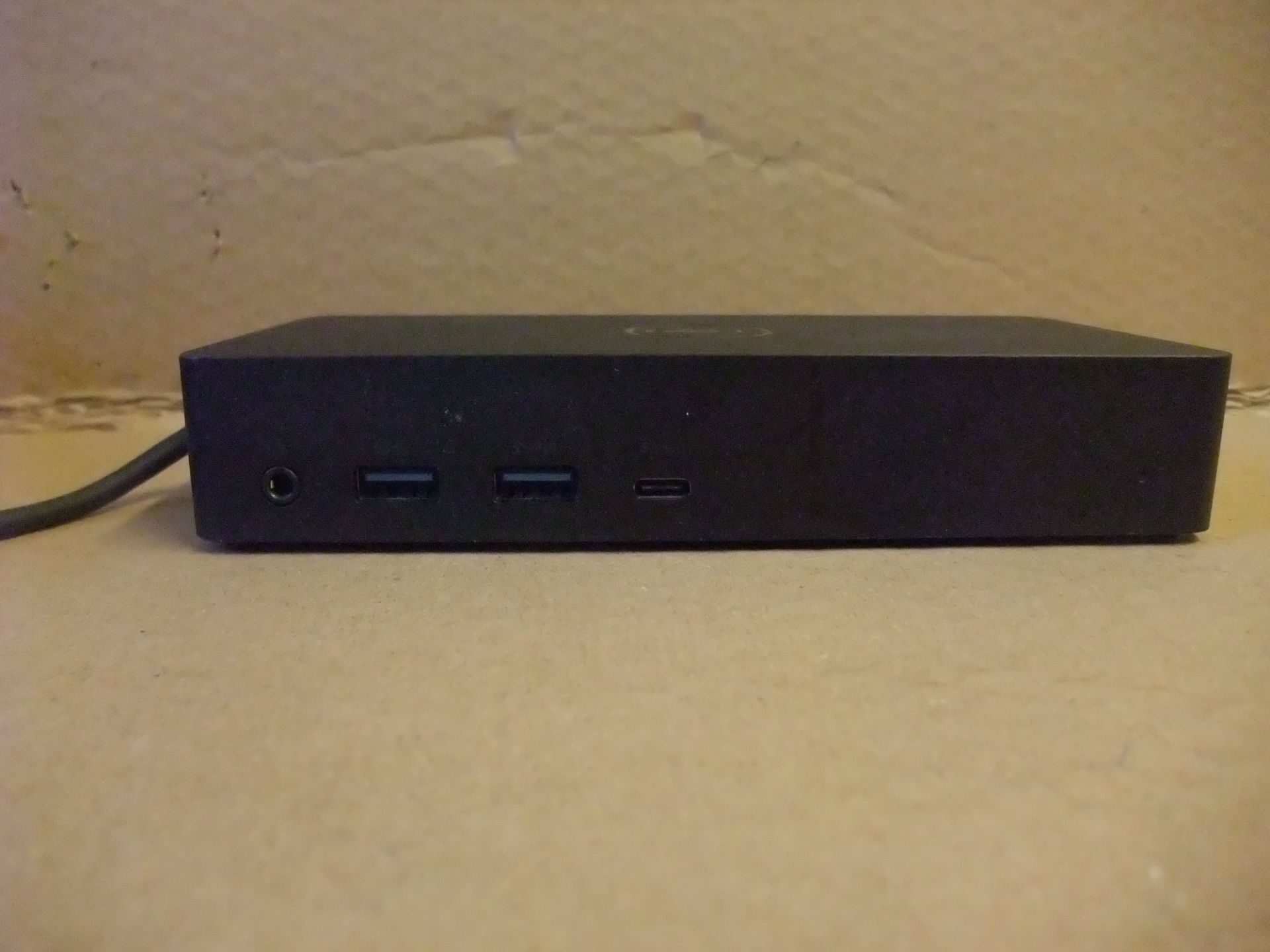 Dell D6000 Universal Docking Station - USB Type C, Ethernet, HDMI, 3.5mm Audio, USB 3.0Please read - Image 2 of 3