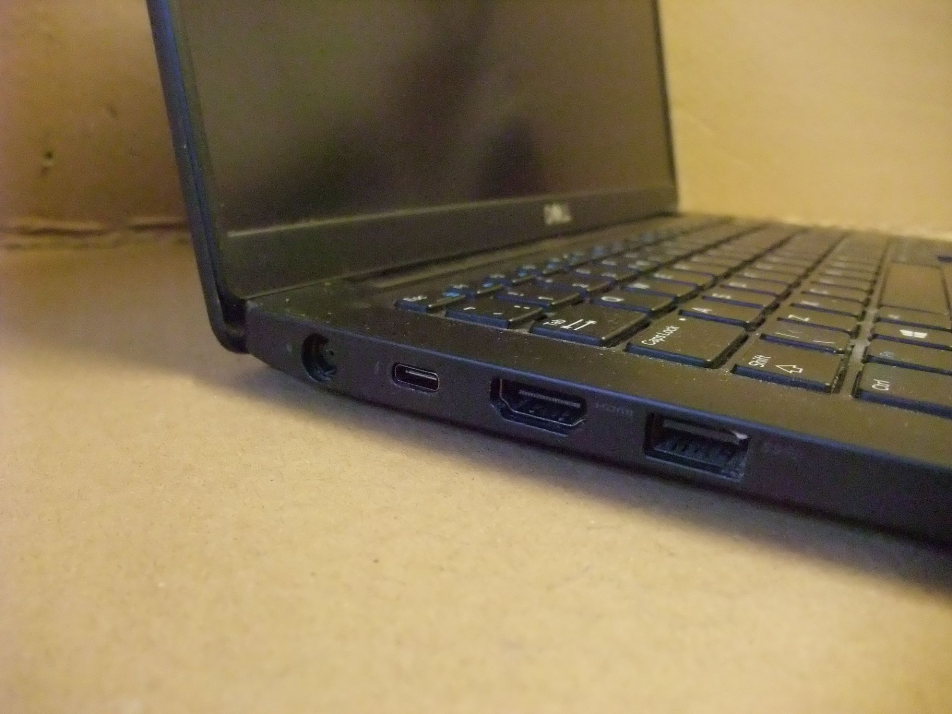 Dell Latitude 7390 Laptop - i7-8650U, 8Gb RAM, 256Gb M2 drive, Windows (PSU & power leads included) - Image 5 of 5