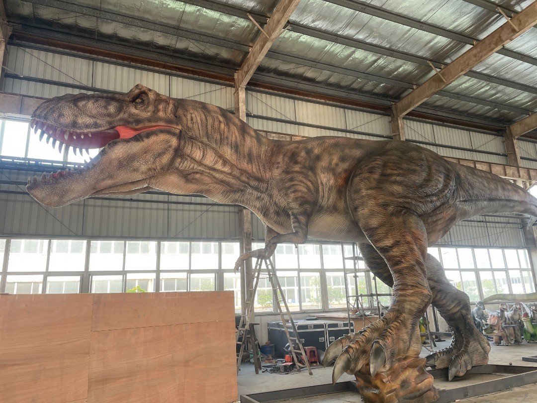 Animatronic Tyrannosaurus by Only Dinosaurs, 15m long, 2.5m wide, 5.1m high, approx. 1,740kg, - Image 4 of 10