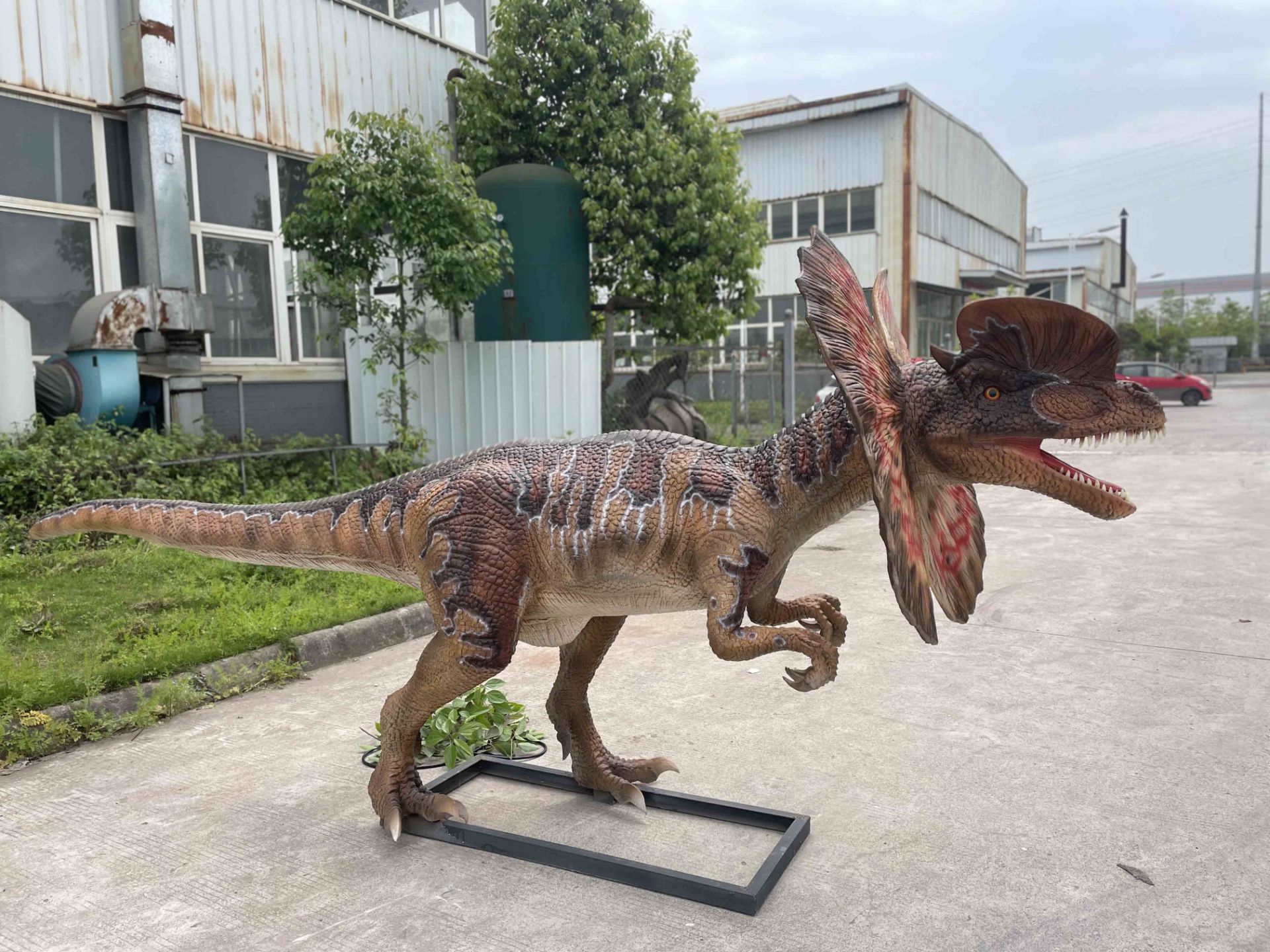 Animatronic Dilophosaurus by Only Dinosaurs, 4m long, 1m wide, 1.6m high, approx. 120kg - Image 4 of 7