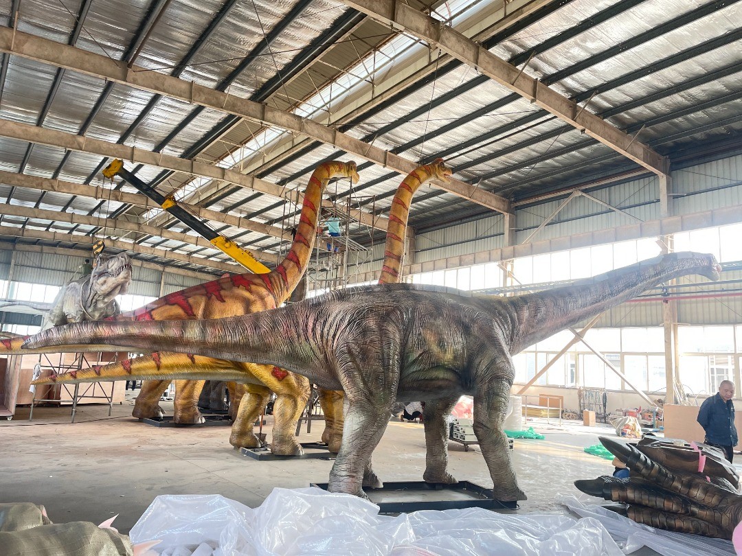 Animatronic Ruyangosaurus by Only Dinosaurs, 10m long, 1.2m wide, 3m high, approx. 370kg constructed - Image 5 of 8