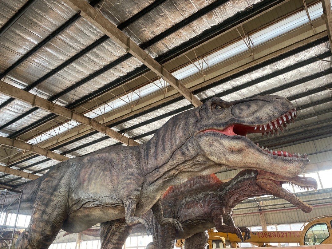 Animatronic Tyrannosaurus by Only Dinosaurs, 15m long, 2.5m wide, 5.1m high, approx. 1,740kg, - Image 3 of 10