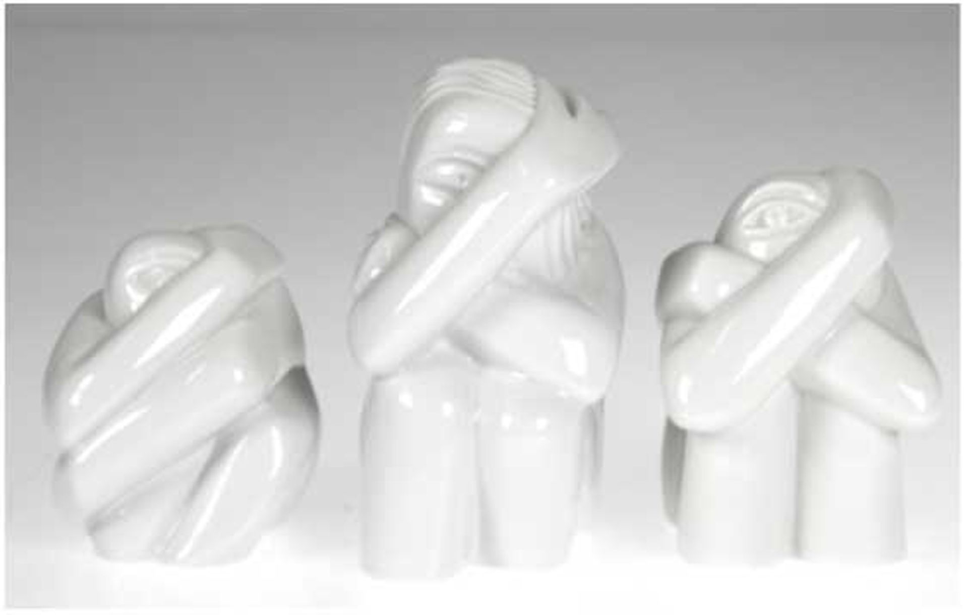 3 Meissen-Figuren "Hockende Kreaturen", Entwurf Peter Makolies 1981, weiß, rücks. monogrammiert und
