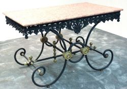Gartentisch, Frankreich um 1850, Schmiedeeisen mit bronzierten Eisen- und Gußeisenverzierungen, rot