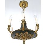 Deckenlampe im Empirestil, schwarz patinierter Metallkorpus mit vergoldeten Messingverzierungen und