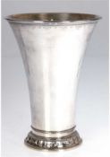 Vase, 830er Silber, Schweden 1965, konische Wandung mit umgeschlagenem Rand, reliefierter Stand und