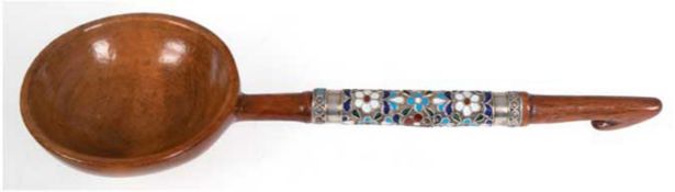 Holzlöffel für Honig, Rußland, Stil mit 84 Zol. Silbermontierung mit polychromem, floralem Emaildek