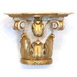 Wandkonsole, Anf. 20. Jh., Holz, mit geschnitztem Akanthus und Voluten, weiß und Gold gefaßt, Gebra