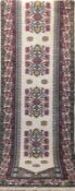 Galerie, Türkei, Wolle auf Wolle, hellgrundig mit Ornamentmuster, gereinigt, 83x280 cm