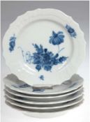 6 Kuchenteller, Royal Copenhagen, Blaue Blume, geschweifter Rand, 2. Wahl, Dm. 17 cm